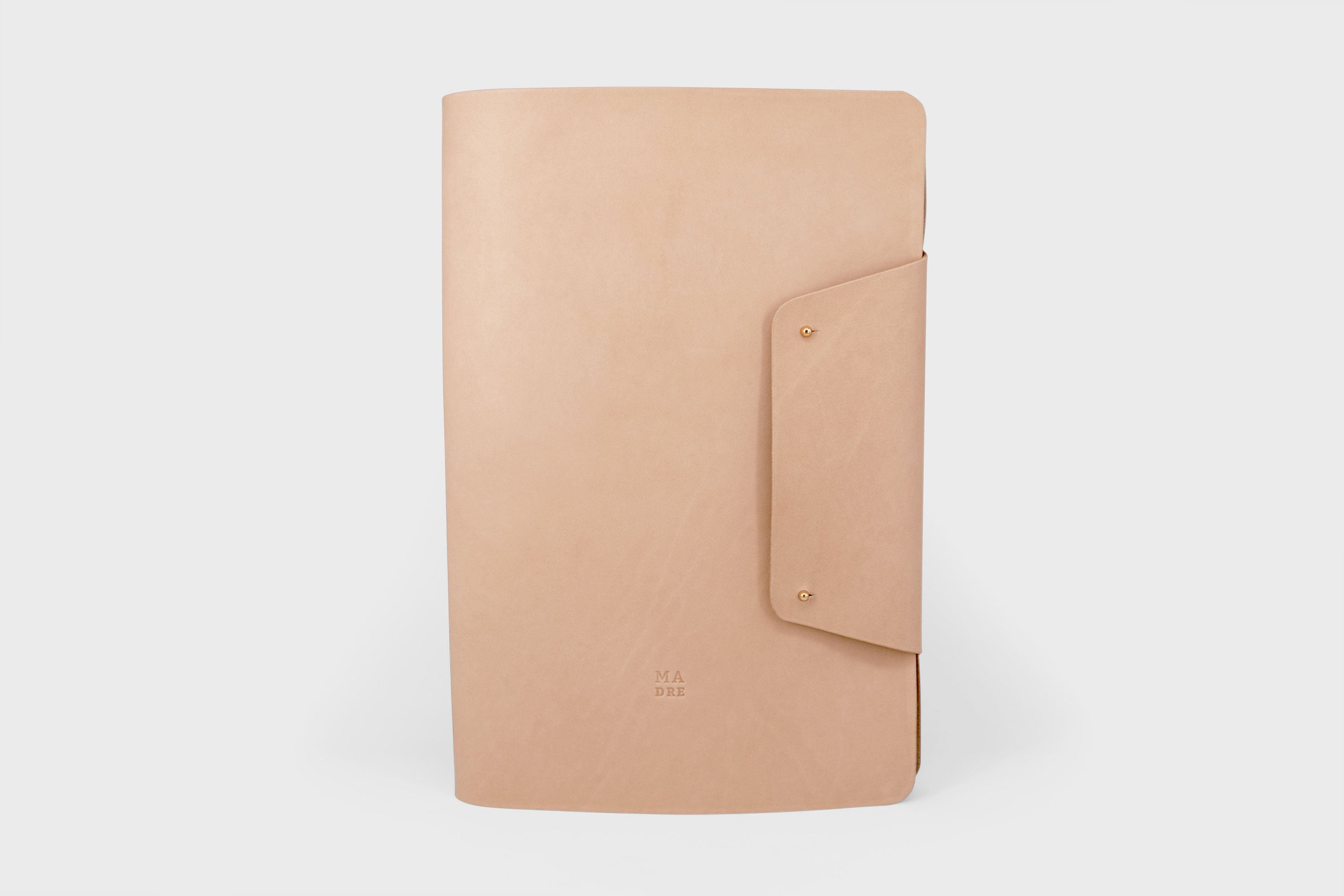 Notebook A4 Journal Leather Natural Color Vachetta Notebook Sketchbook Refillable Modern Minimalist Design Premium Quality Handmade Full Grain Vegetable Tanned Atelier Madre Manuel Dreesmann Barcelona