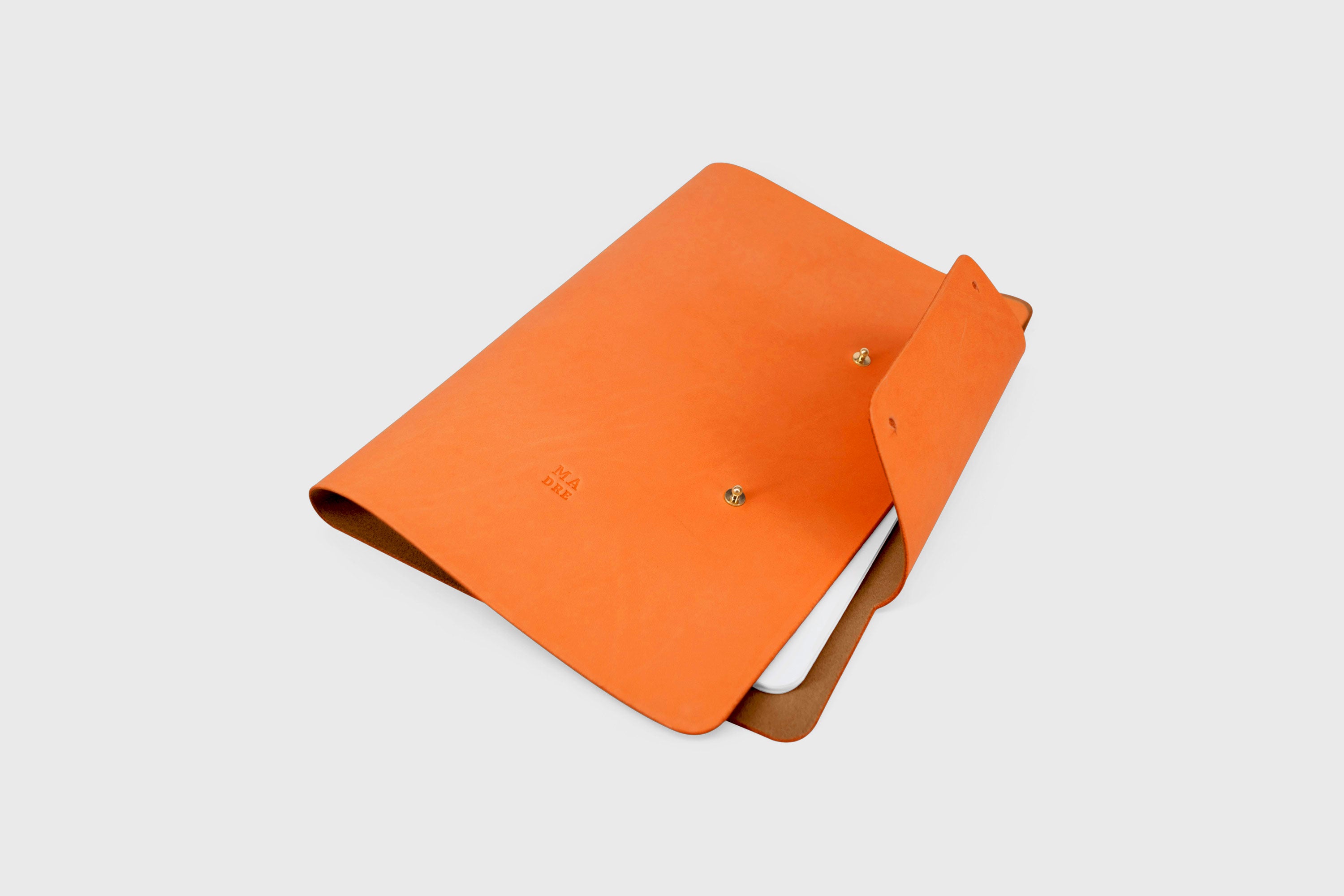 Notebook A4 Journal Leather Orange Color Vachetta Notebook Sketchbook Refillable Modern Minimalist Design Premium Quality Handmade Full Grain Vegetable Tanned Atelier Madre Manuel Dreesmann Barcelona