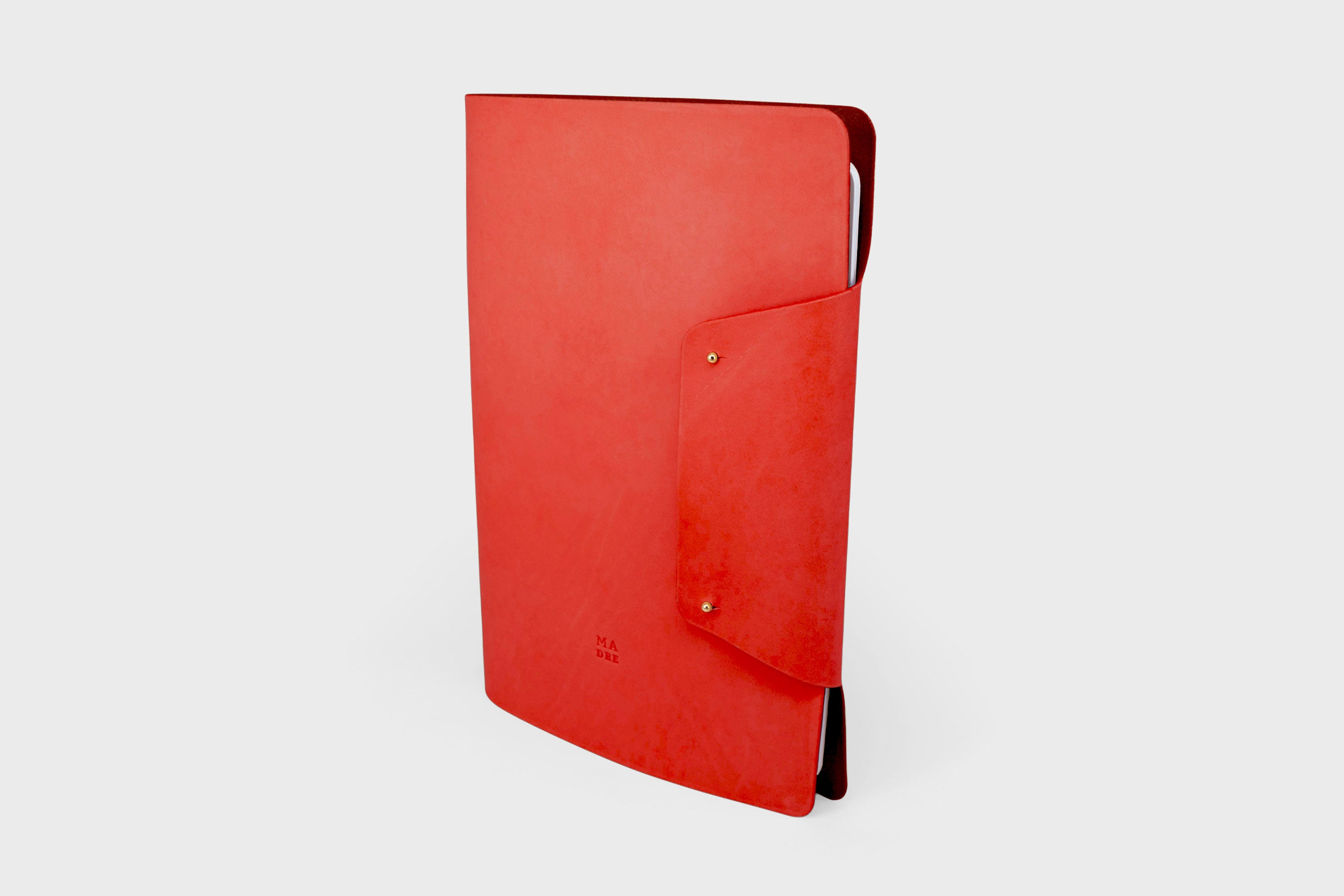 Notebook A4 Journal Leather Red Color Vachetta Notebook Sketchbook Refillable Modern Minimalist Design Premium Quality Handmade Full Grain Vegetable Tanned Atelier Madre Manuel Dreesmann Barcelona