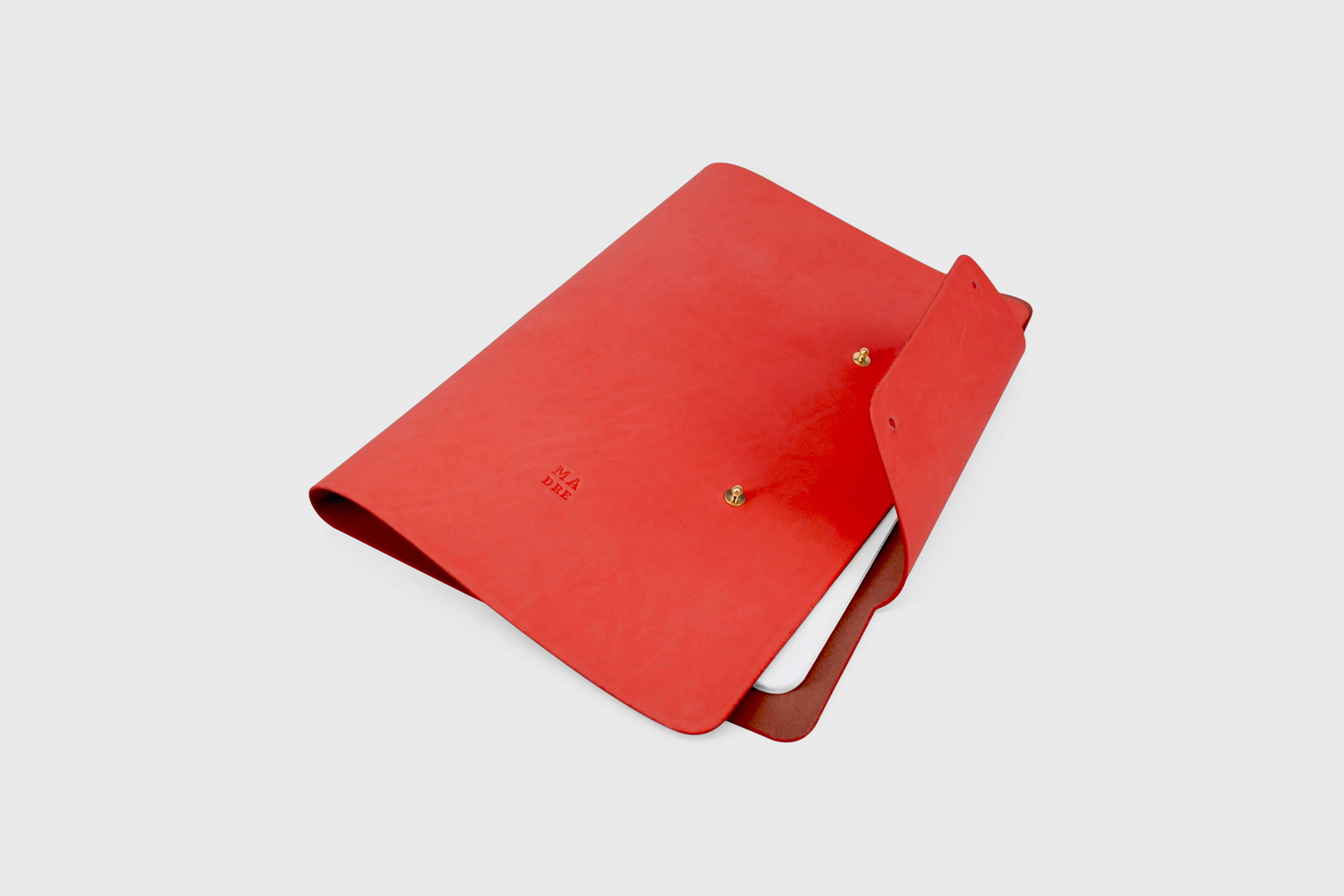 Notebook A4 Journal Leather Red Color Vachetta Notebook Sketchbook Refillable Modern Minimalist Design Premium Quality Handmade Full Grain Vegetable Tanned Atelier Madre Manuel Dreesmann Barcelona