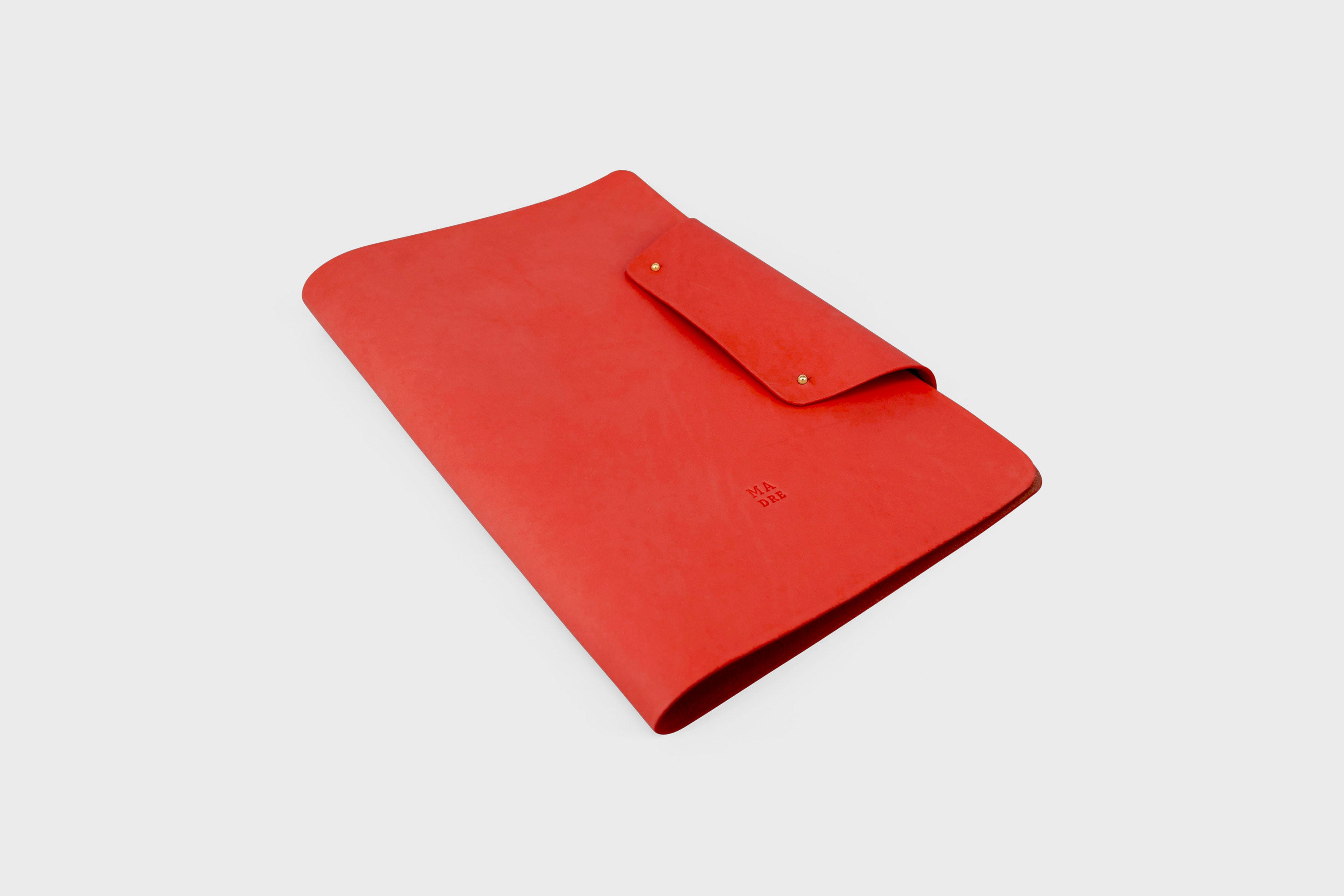 Notebook A4 Journal Leather Red Color Vachetta Notebook Sketchbook Refillable Modern Minimalist Design Premium Quality Handmade Full Grain Vegetable Tanned Atelier Madre Manuel Dreesmann Barcelona