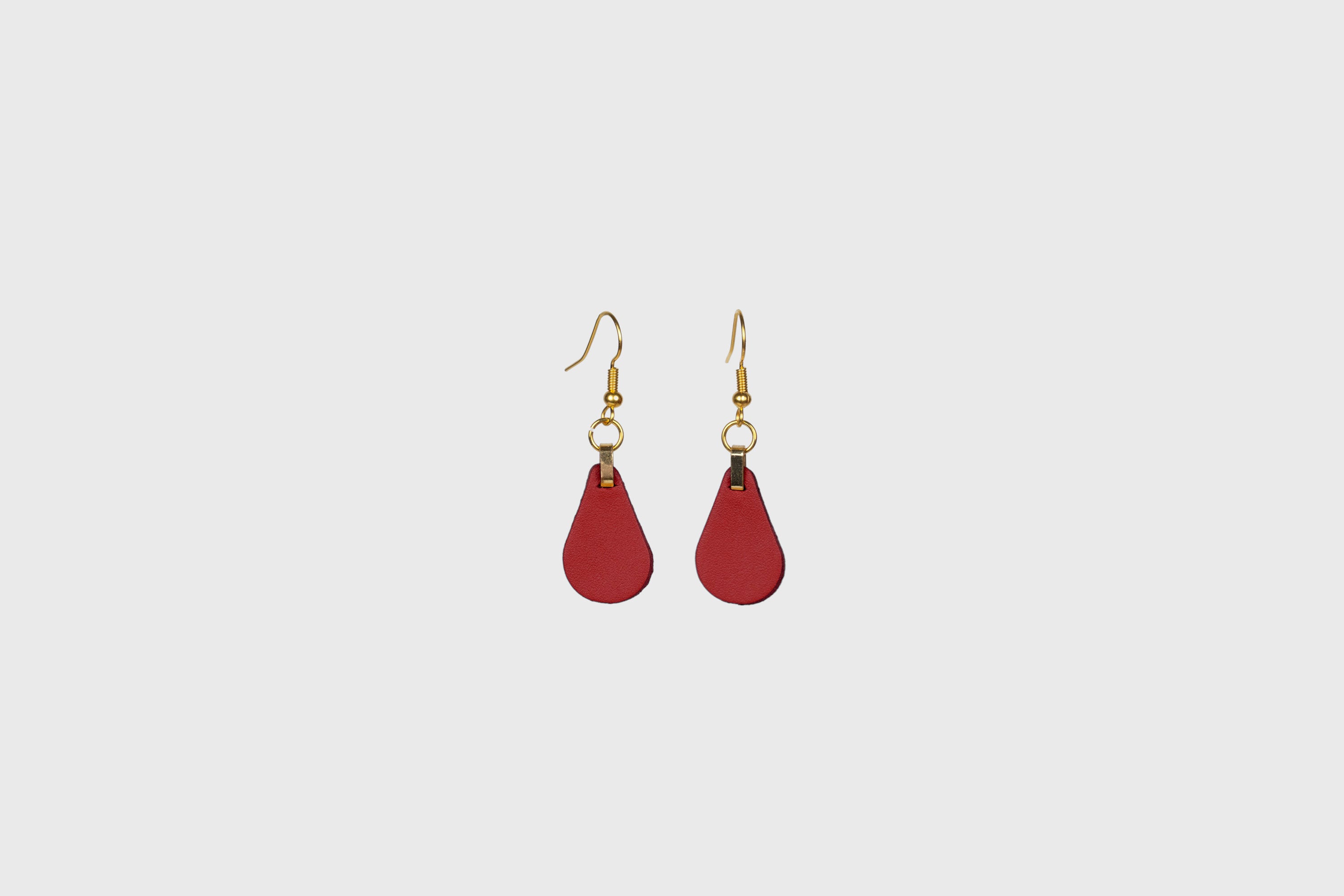 Ona Earrings In Red Color In Vegetable Tanned Leather Minimalistic Design Atelier Madre Manuel Dreesmann Barcelona Spain