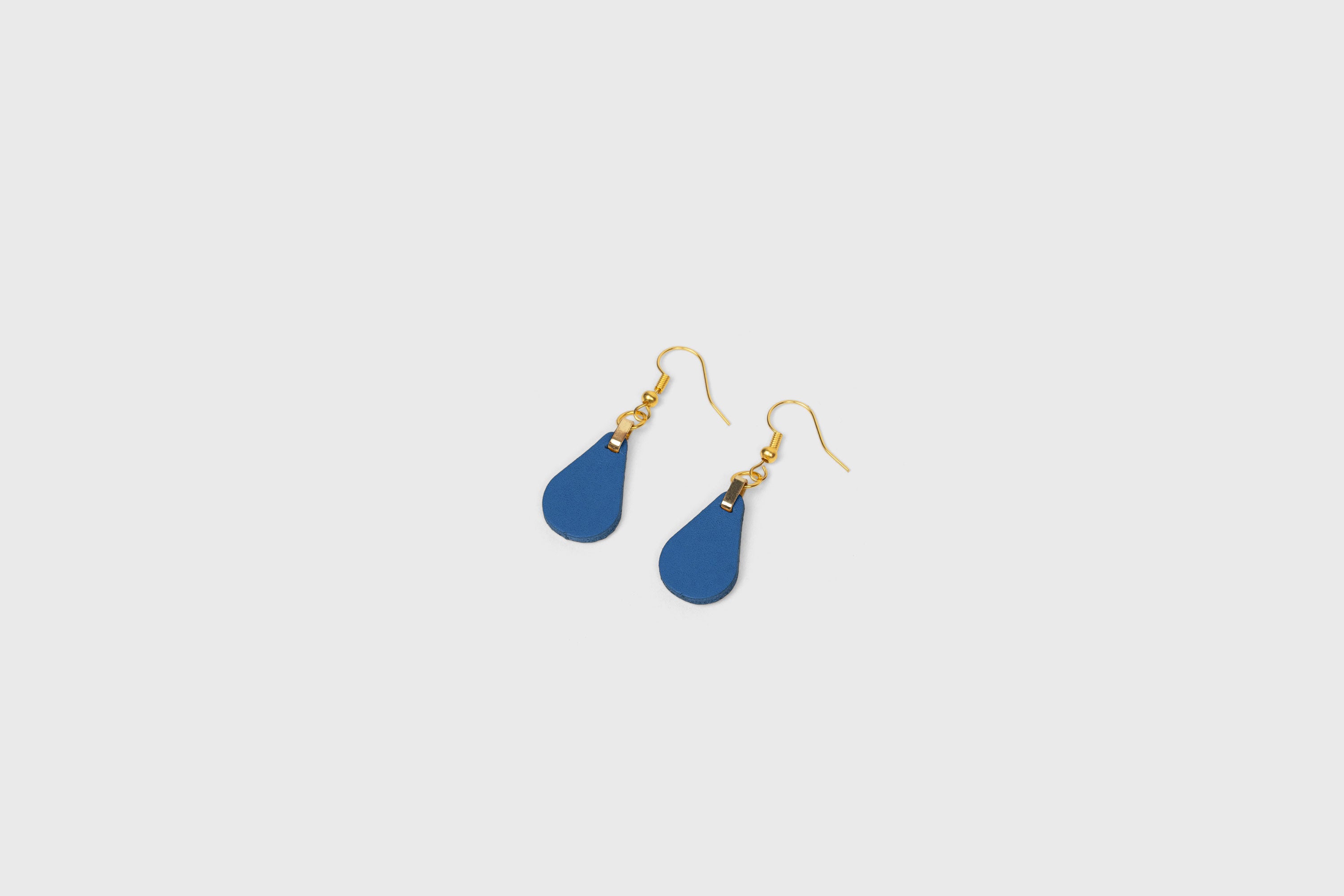 Ona Earrings In Royal Blue Color In Vegetable Tanned Leather Minimalistic Design Atelier Madre Manuel Dreesmann Barcelona Spain