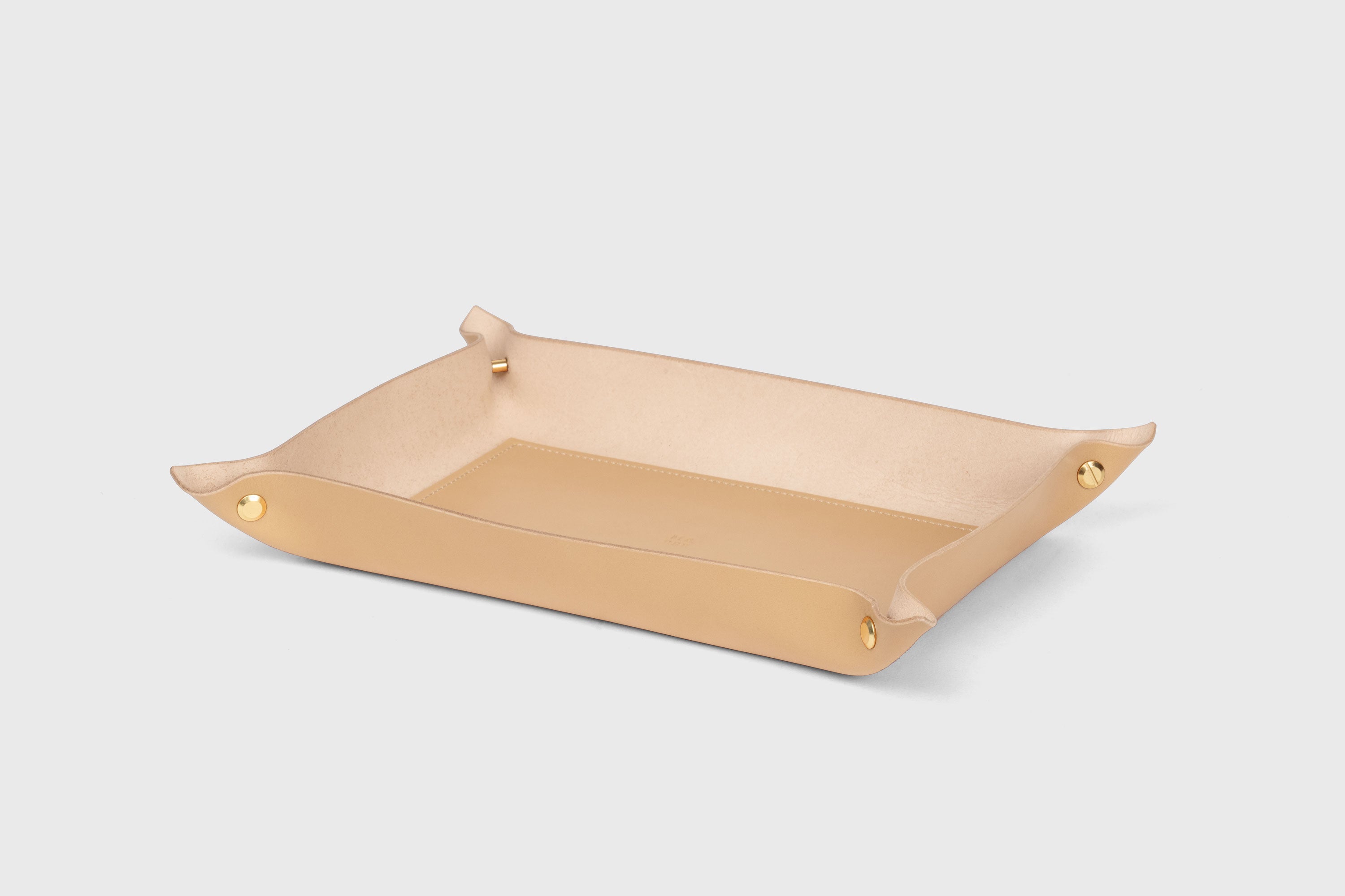 Leather Tray Large Size In Natural Color Vegetable Tanned Leather Minimalistic Design Atelier Madre Manuel Dreesmann Barcelona Spain 