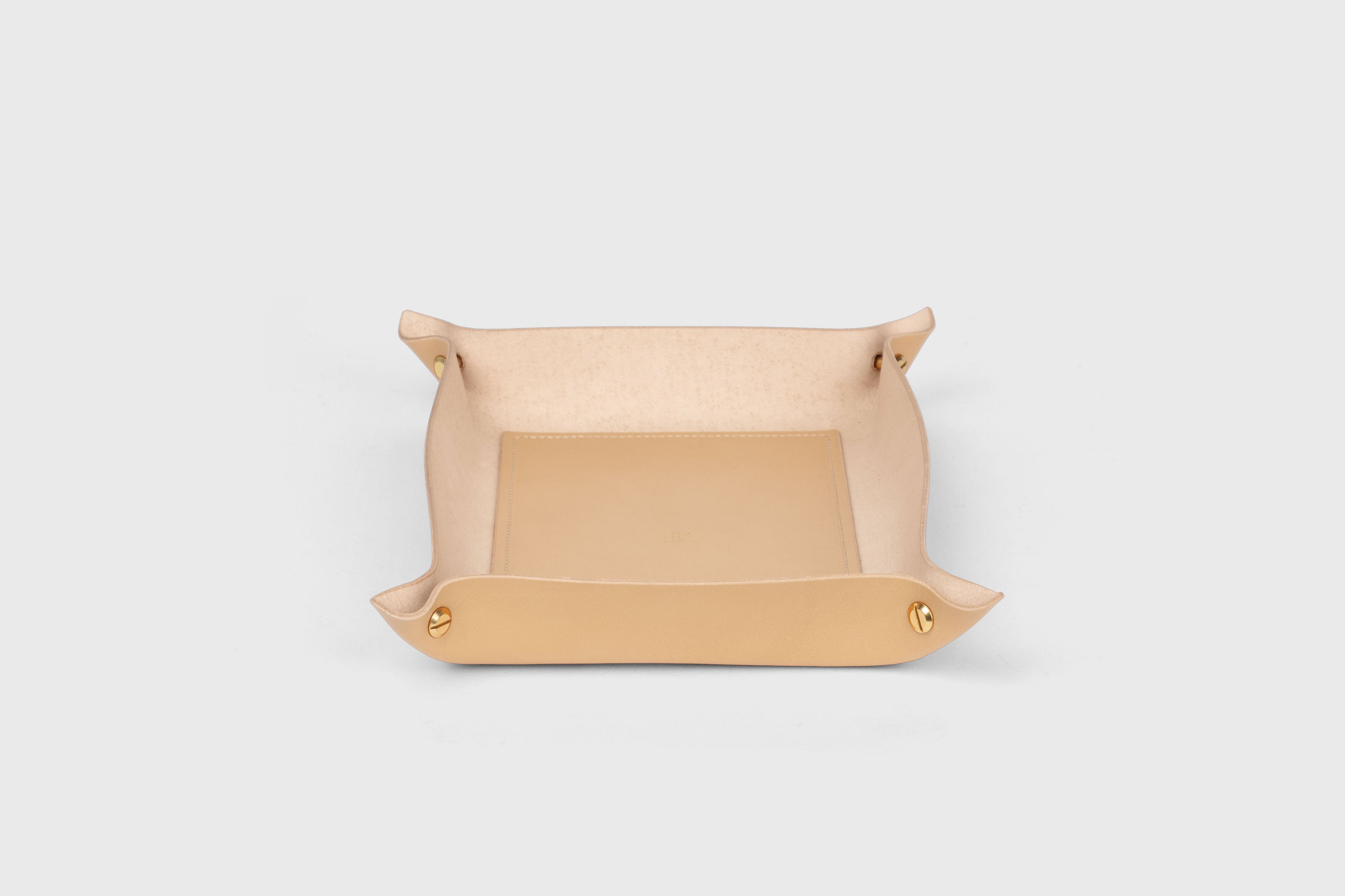 Leather Tray Large Size In Natural Color Vegetable Tanned Leather Minimalistic Design Atelier Madre Manuel Dreesmann Barcelona Spain 