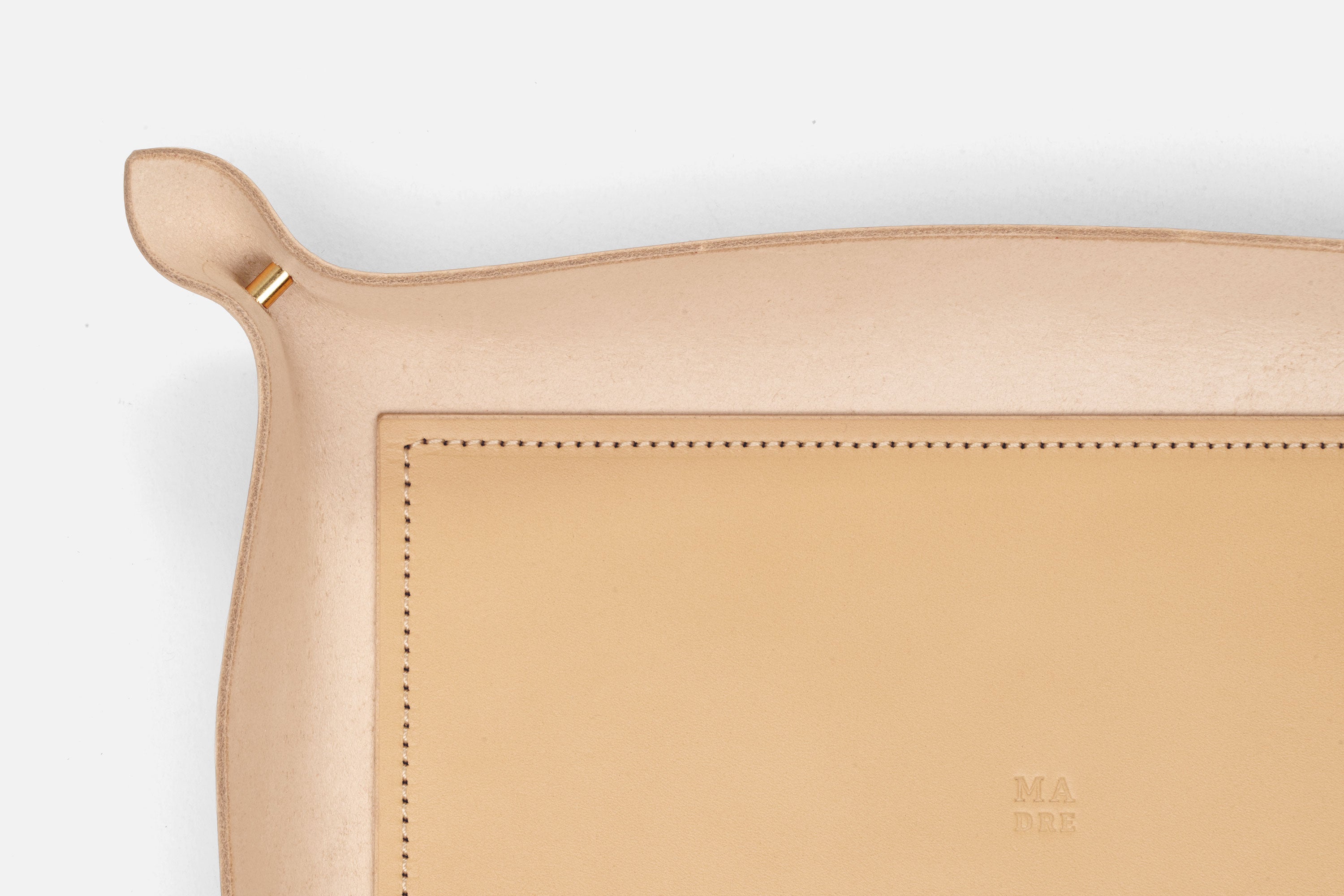 Leather Tray Large Size In Natural Color Vegetable Tanned Leather Minimalistic Design Atelier Madre Manuel Dreesmann Barcelona Spain 