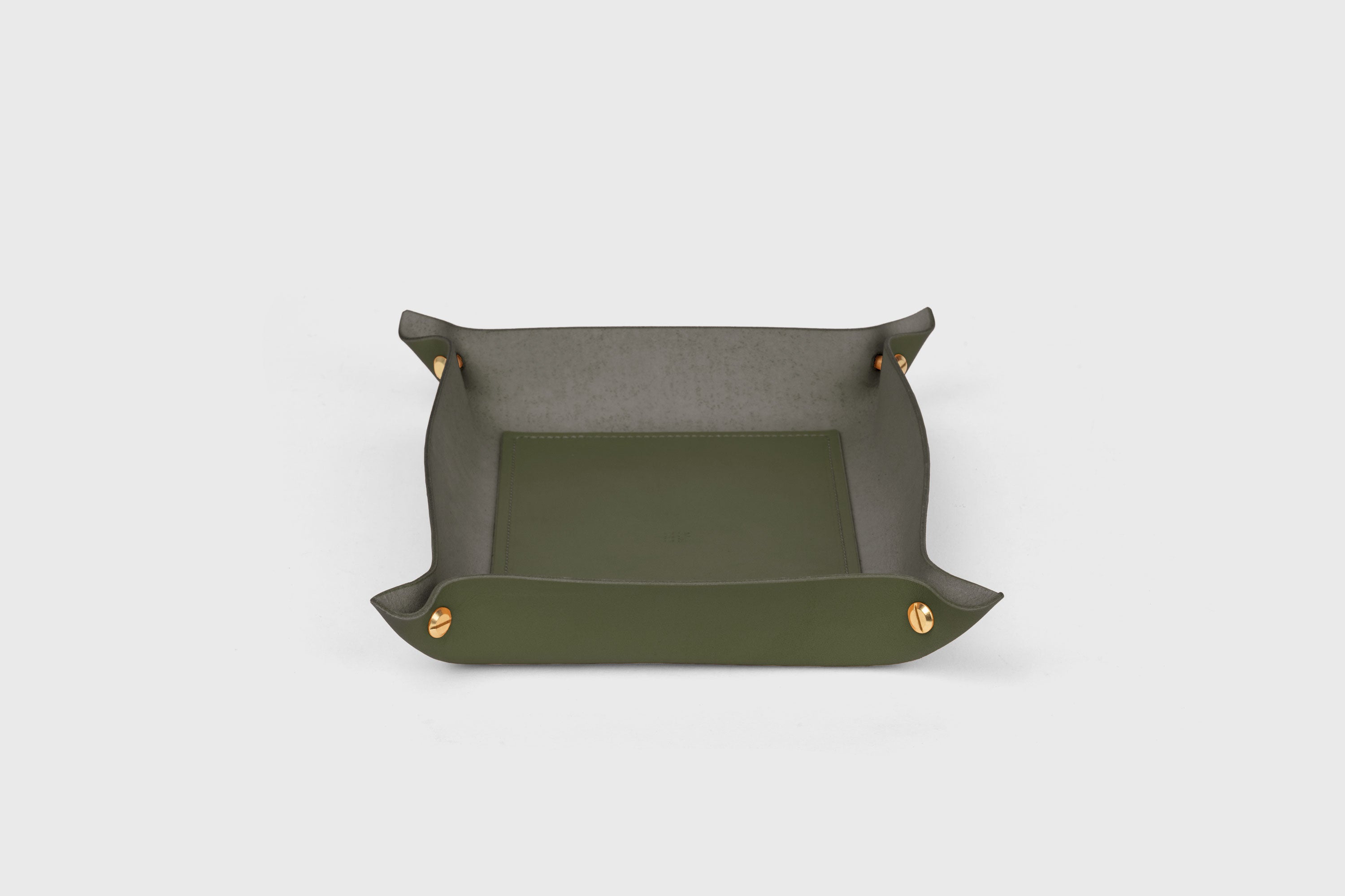 Leather Tray Large Size In Olive Green Vegetable Tanned Leather Minimalistic Design Atelier Madre Manuel Dreesmann Barcelona Spain 