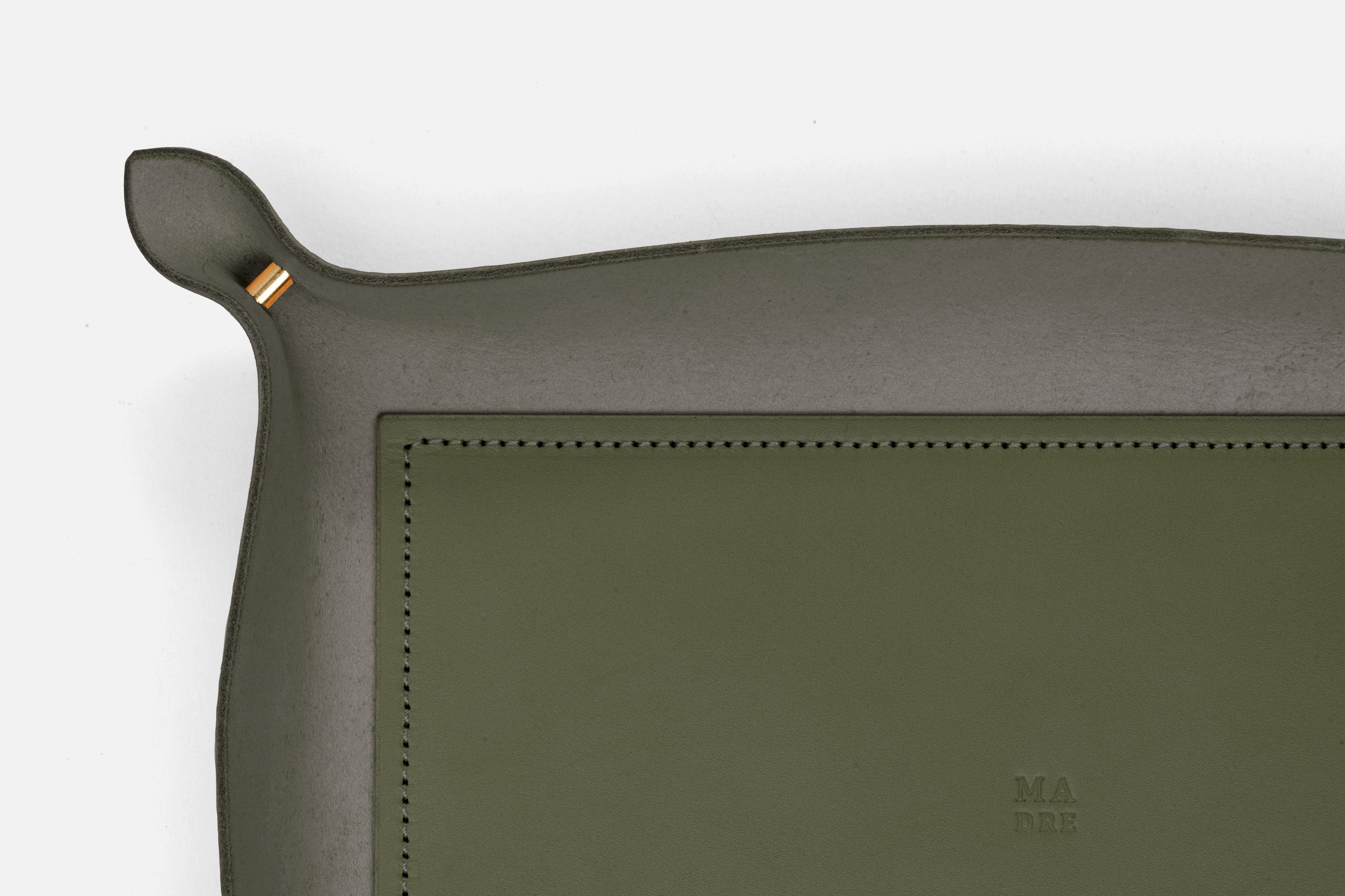 Leather Tray Large Size In Olive Green Vegetable Tanned Leather Minimalistic Design Atelier Madre Manuel Dreesmann Barcelona Spain 