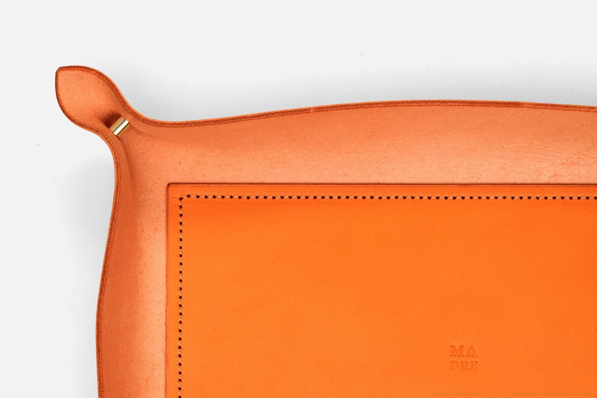 Pablo Leather Tray Large Size Orange Color Minimalistic Design Atelier Madre Manuel Dreesmann Barcelona Spain 5