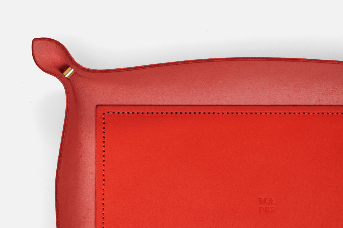 Pablo Leather Tray Large Size Red Color Minimalistic Design Atelier Madre Manuel Dreesmann Barcelona Spain 5