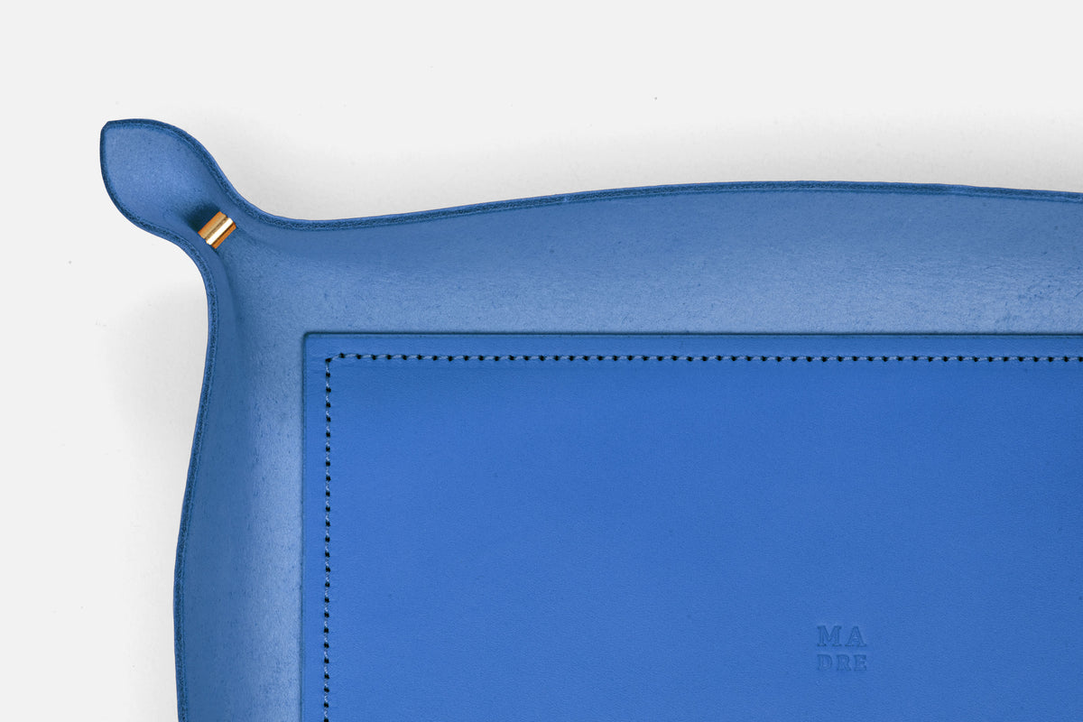 Pablo Leather Tray Large Size Royal Blue Color Minimalistic Design Atelier Madre Manuel Dreesmann Barcelona Spain 5