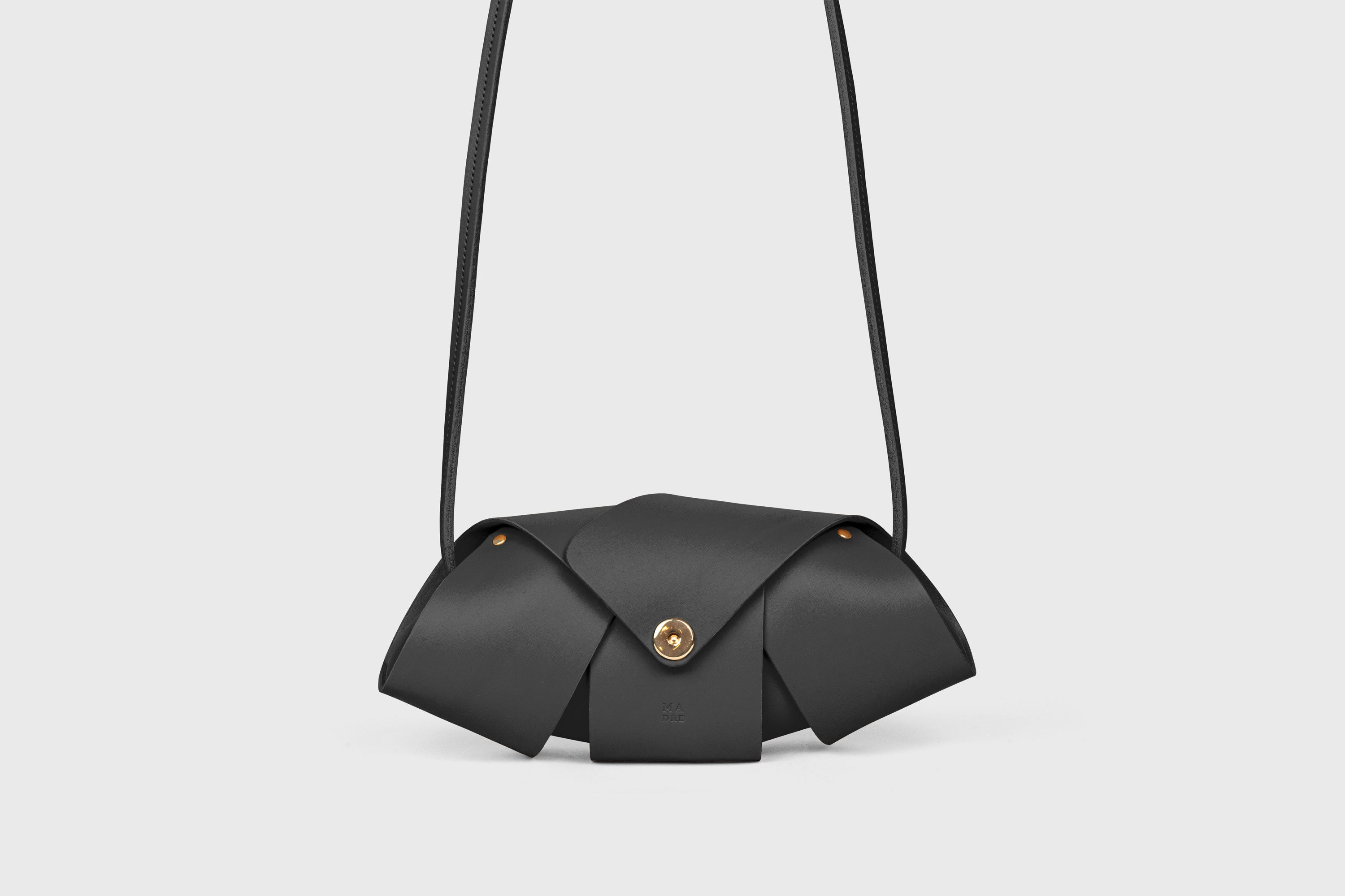 Panino Bag Black Leather Magnetic Closure Full Grain Vegetable Tanned Leather High Quality Modern Minimalistic Design Atelier Madre Manuel Dreesmann Barcelona Spain