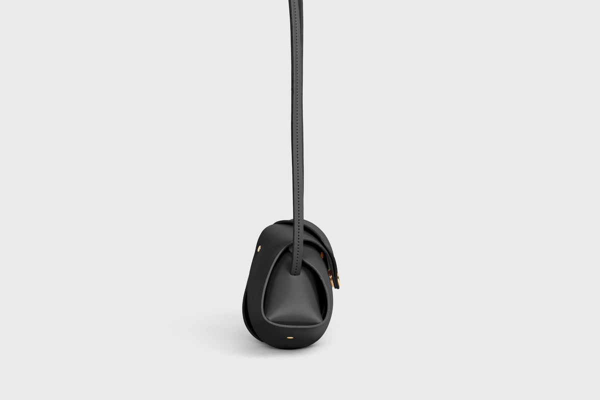 Panino Bag Black Colour Leather Vegetable Tanned Modern Minimal Design Premium Quality Atelier Madre Manuel Dreesmann Barcelona 2