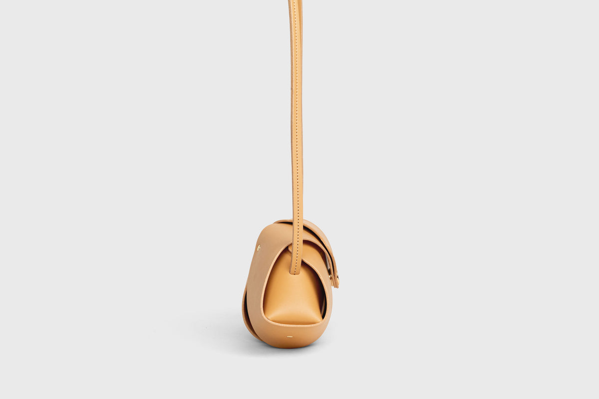 Panino Bag Brown Colour Leather Vegetable Tanned Modern Minimal Design Premium Quality Atelier Madre Manuel Dreesmann Barcelona 2