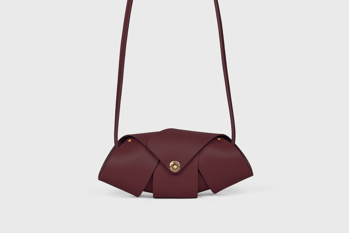 Panino Bag Burgundy Color Leather Minimalist Design Premium Quality Atelier Madre Manuel Dreesmann Barcelona Spain 1