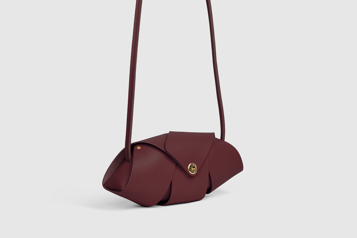 Panino Bag Burgundy Colour Leather Vegetable Tanned Modern Minimal Design Premium Quality Atelier Madre Manuel Dreesmann Barcelona 2