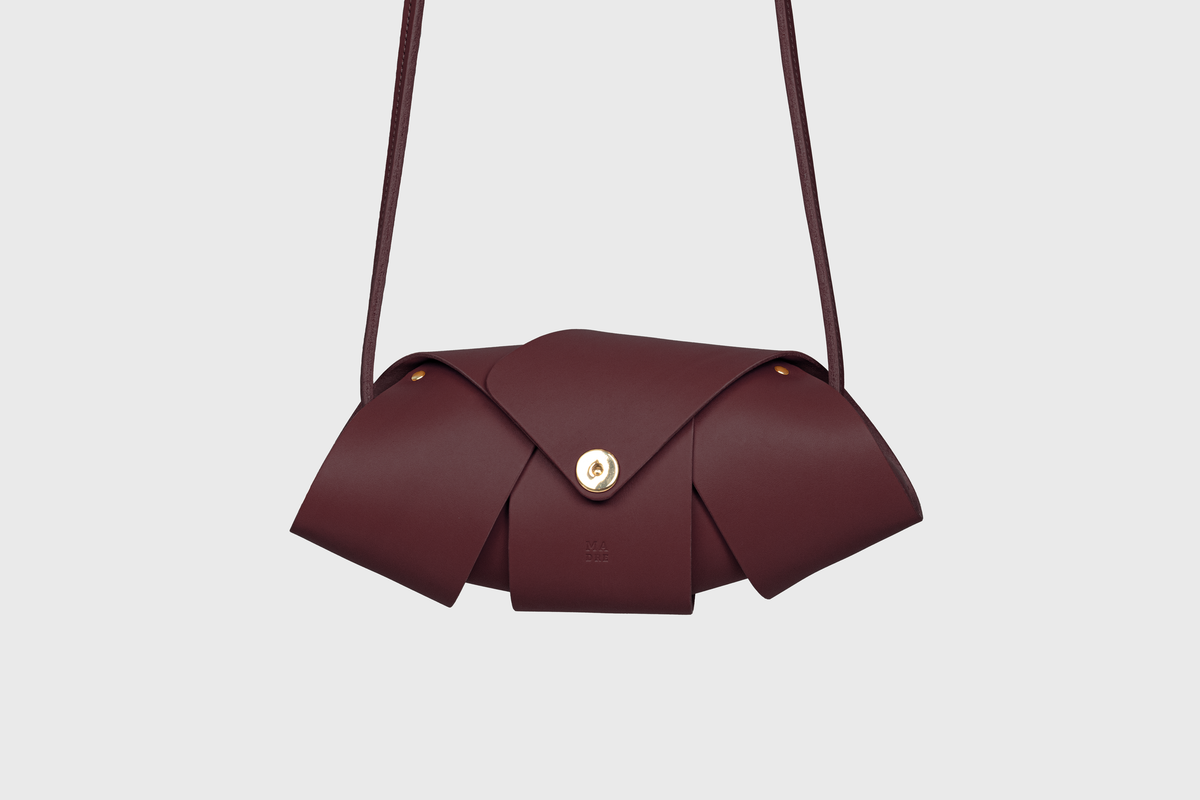 Panino Bag Burgundy Colour Leather Vegetable Tanned Modern Minimal Design Premium Quality Atelier Madre Manuel Dreesmann Barcelona 4