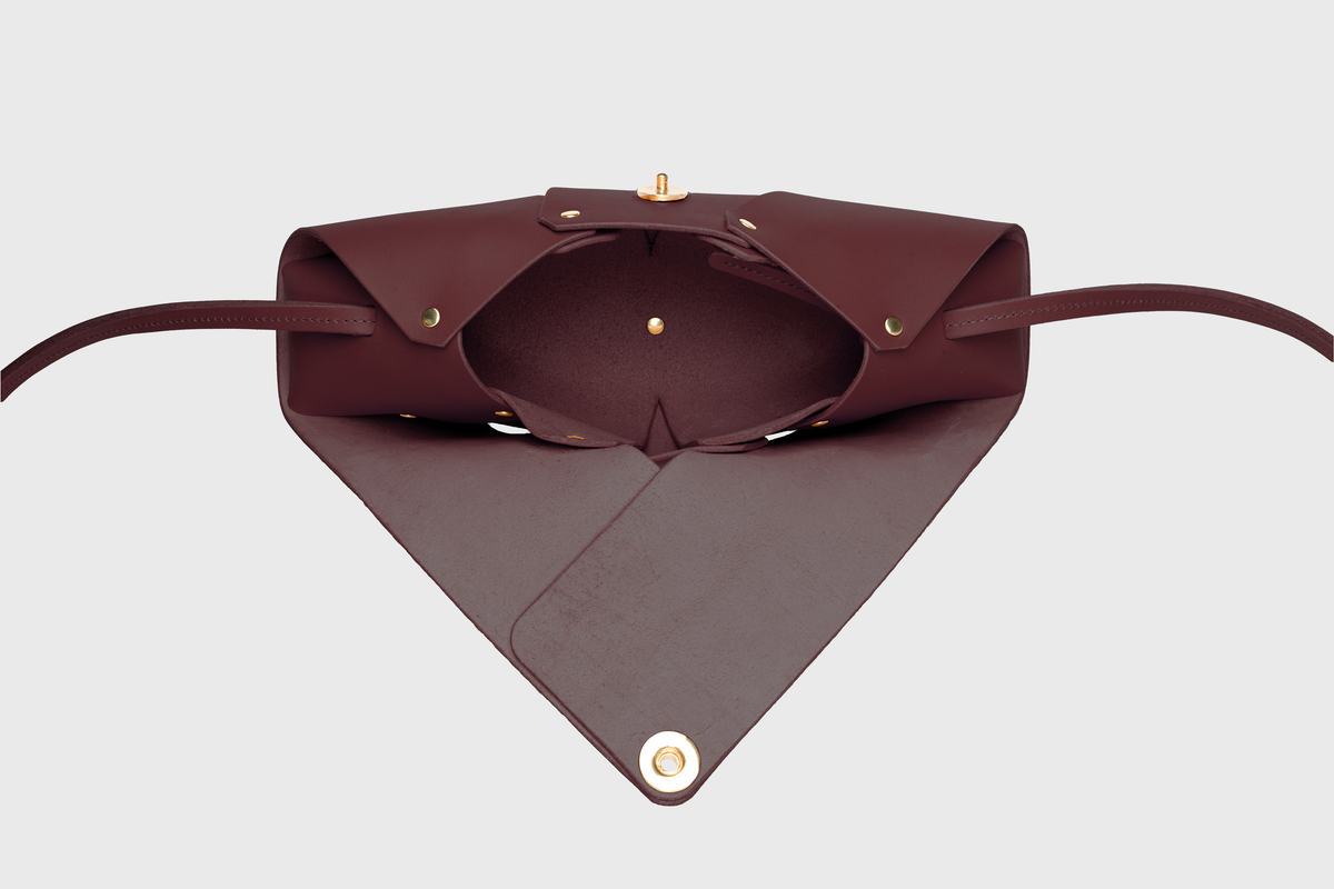 Panino Bag Burgundy Colour Leather Vegetable Tanned Modern Minimal Design Premium Quality Atelier Madre Manuel Dreesmann Barcelona 5