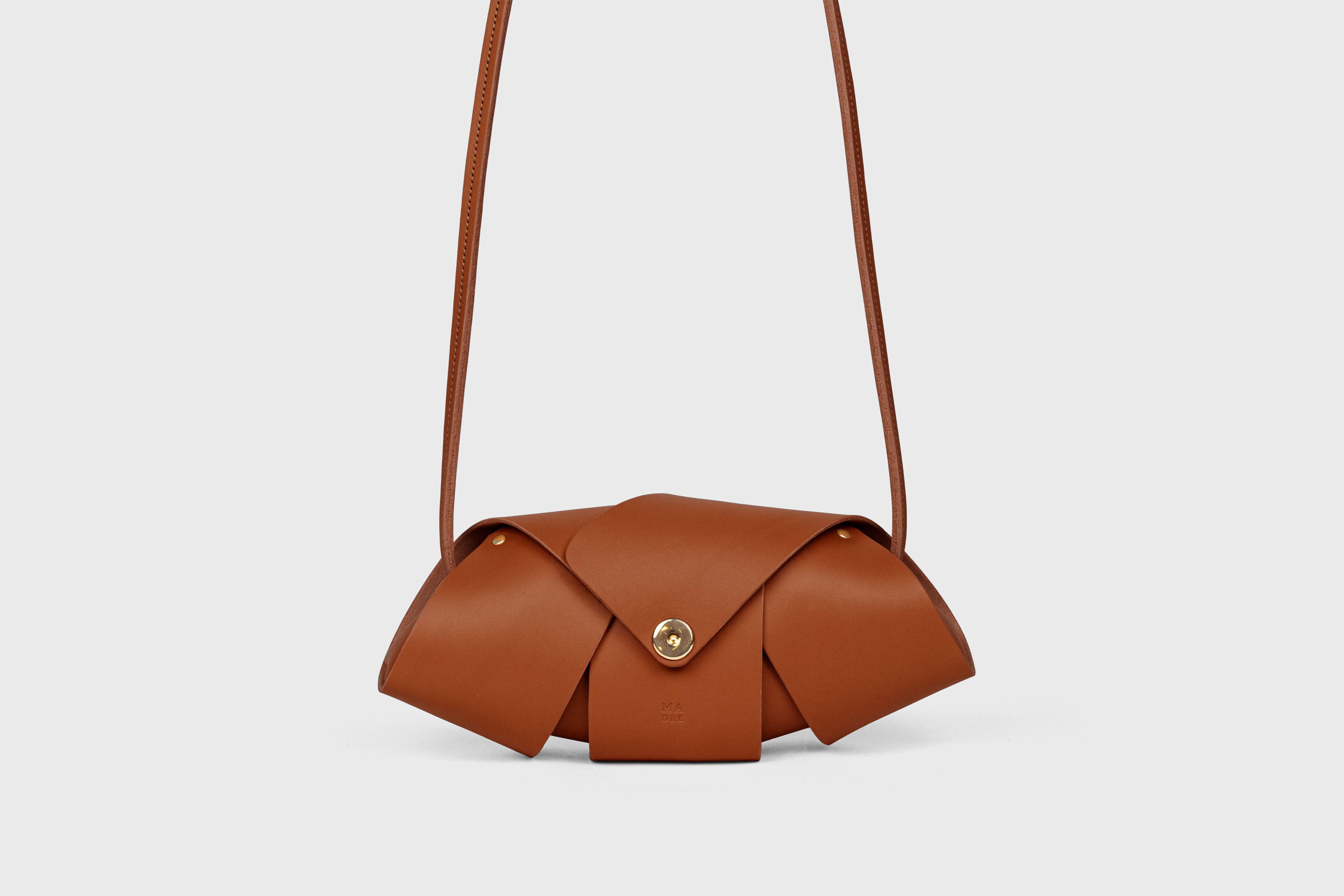 Panino Bag Dark Brown Leather Magnetic Closure Full Grain Vegetable Tanned Leather High Quality Modern Minimalistic Design Atelier Madre Manuel Dreesmann Barcelona Spain