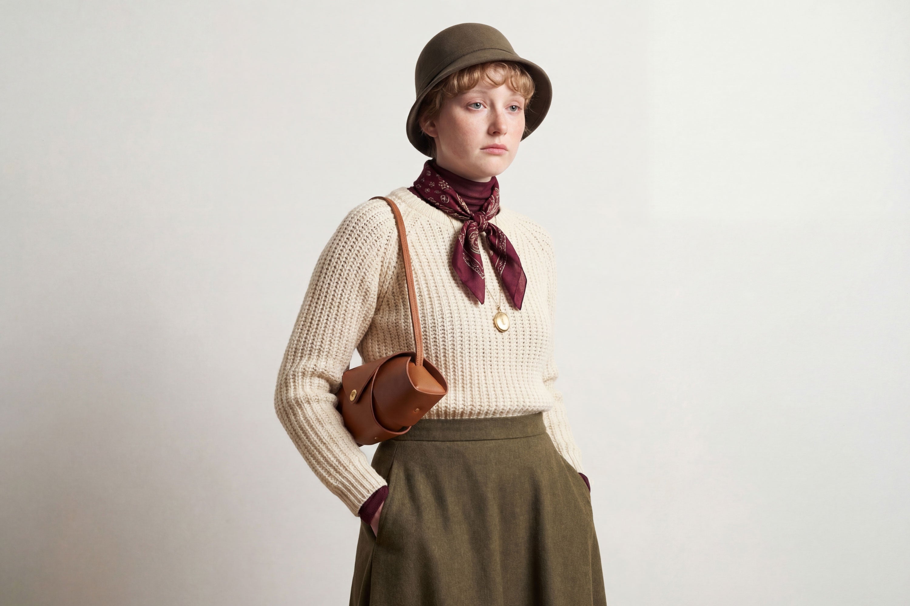 Panino Bag Dark Brown On A Model Leather Magnetic Closure Full Grain Vegetable Tanned Leather High Quality Modern Minimalistic Design Atelier Madre Manuel Dreesmann Barcelona Spain