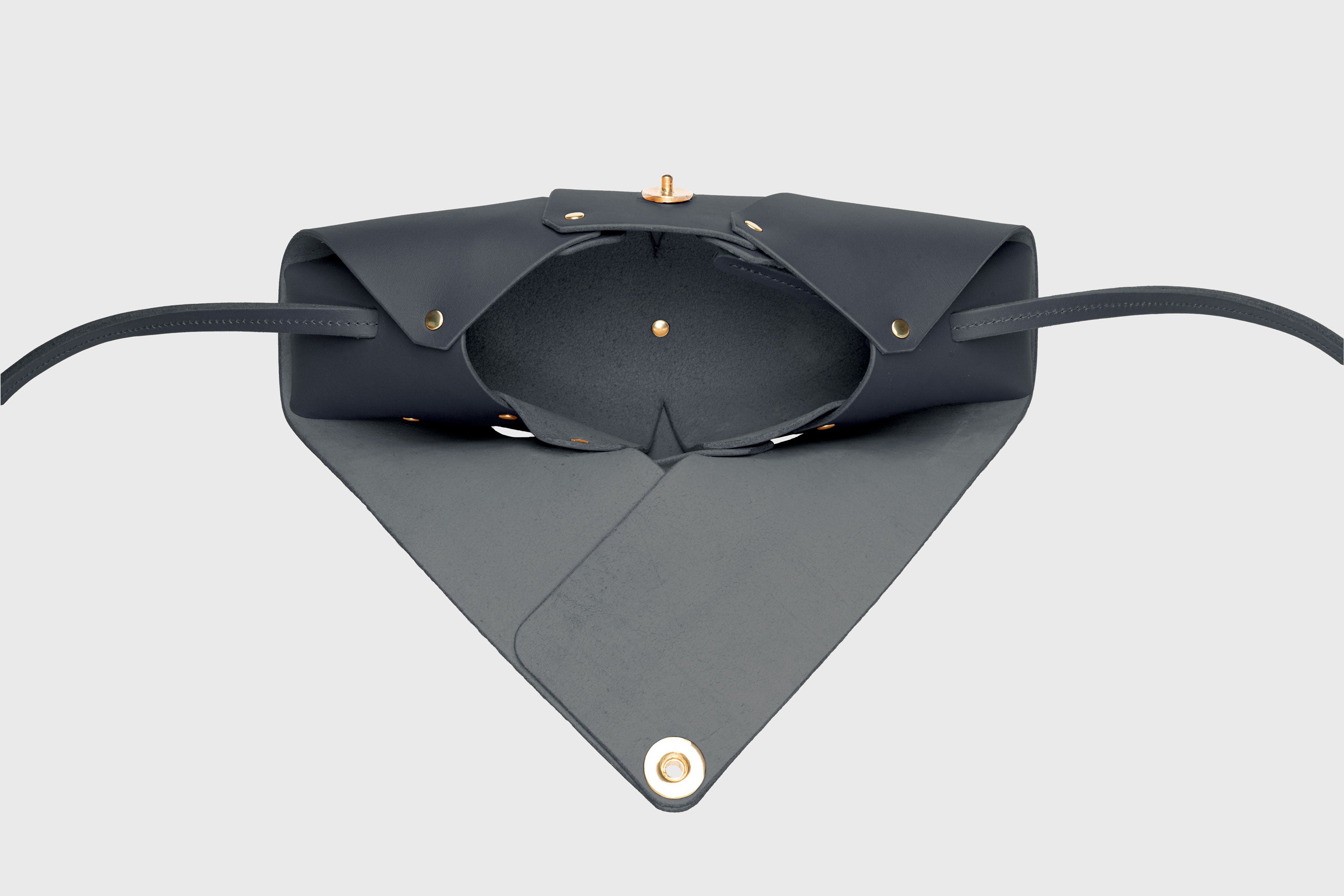 Panino Bag Marine Blue Leather Magnetic Closure Full Grain Vegetable Tanned Leather High Quality Modern Minimalistic Design Atelier Madre Manuel Dreesmann Barcelona Spain