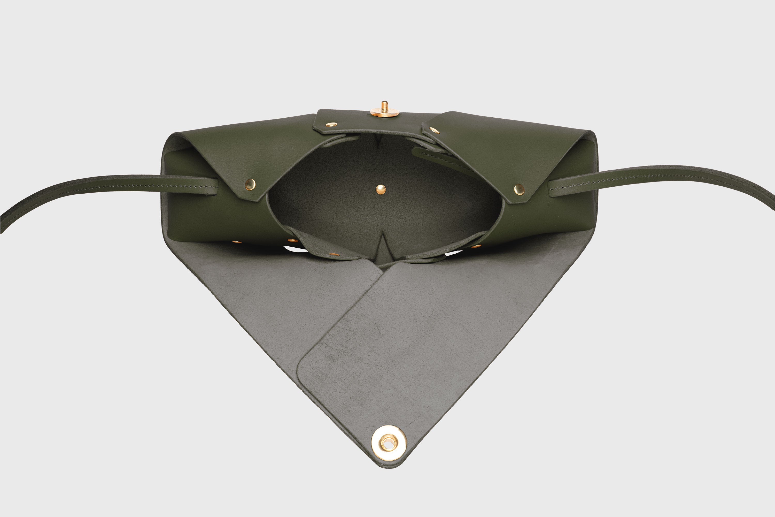 Panino Bag Olive Green Leather Magnetic Closure Full Grain Vegetable Tanned Leather High Quality Modern Minimalistic Design Atelier Madre Manuel Dreesmann Barcelona Spain
