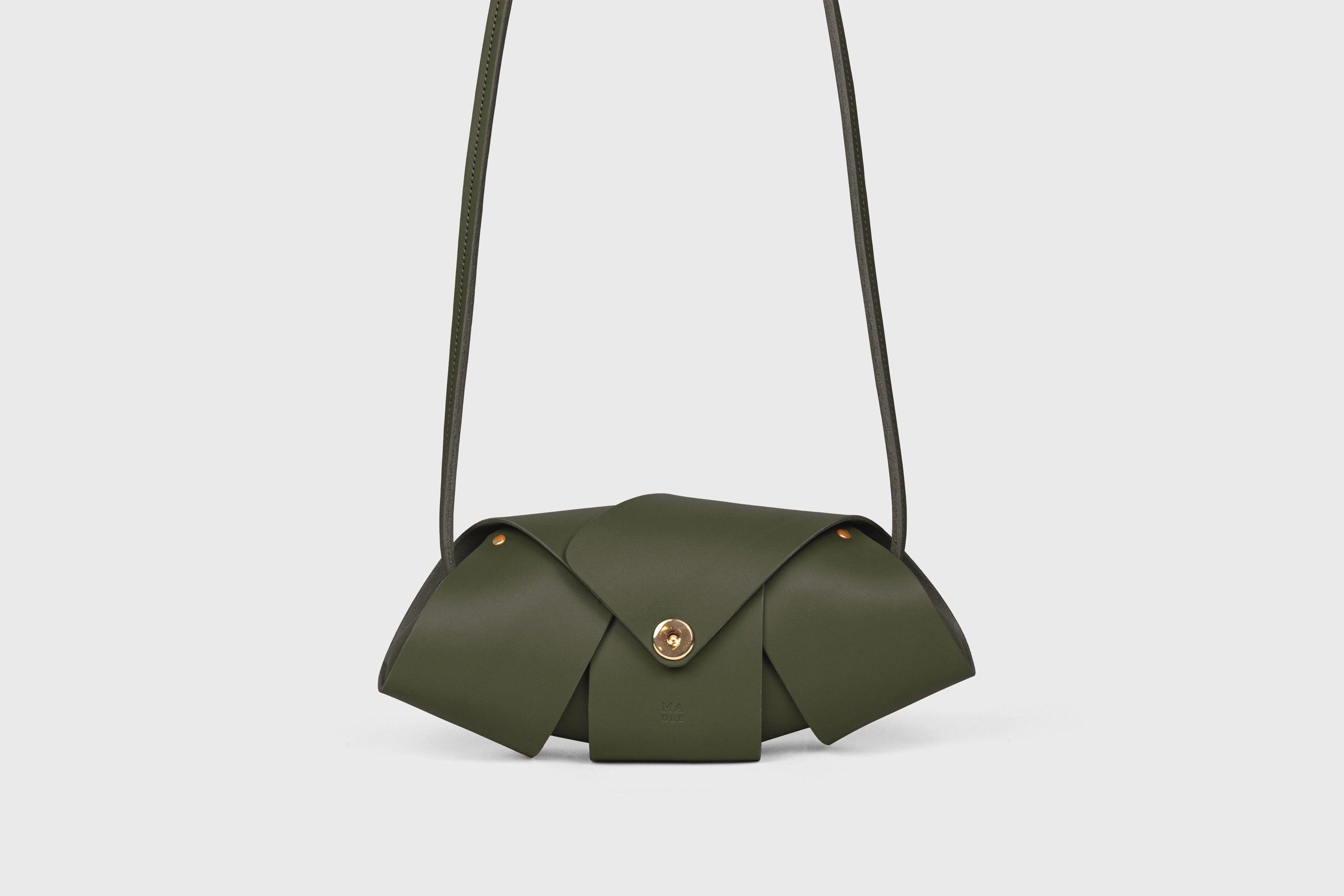 Panino Bag Olive Green Leather Magnetic Closure Full Grain Vegetable Tanned Leather High Quality Modern Minimalistic Design Atelier Madre Manuel Dreesmann Barcelona Spain