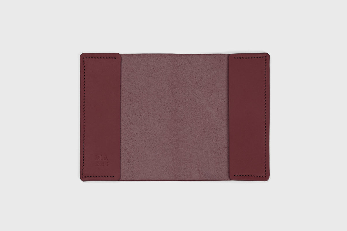 Passport Cover Leather Burgundy Colour Leather Vegetable Tanned Modern Minimal Design Premium Quality Atelier Madre Manuel Dreesmann Barcelona 1
