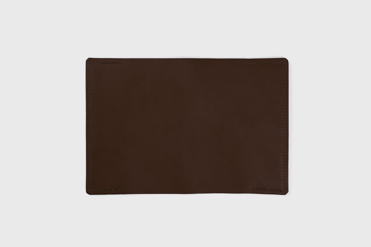 Passport Cover Leather Chocolate Brown Colour Leather Vegetable Tanned Modern Minimal Design Premium Quality Atelier Madre Manuel Dreesmann Barcelona 8