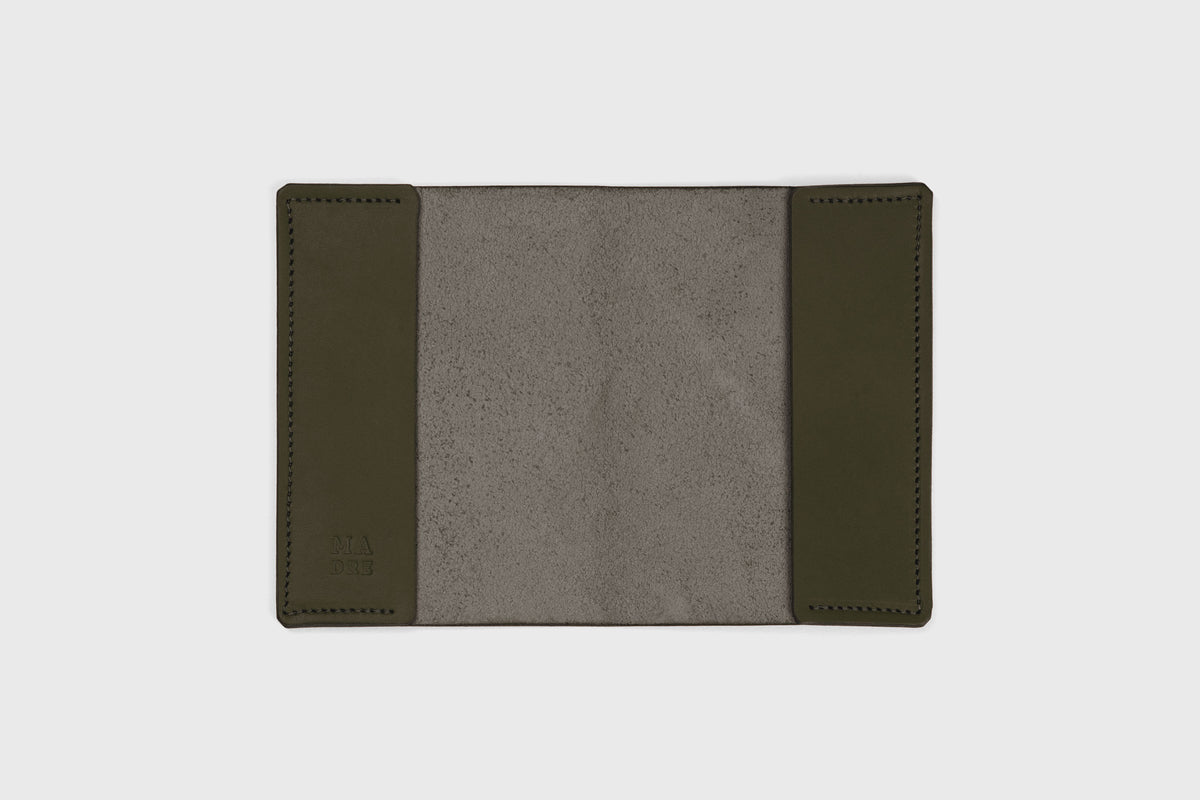 Passport Cover Leather Olive Green Colour Leather Vegetable Tanned Modern Minimal Design Premium Quality Atelier Madre Manuel Dreesmann Barcelona 2