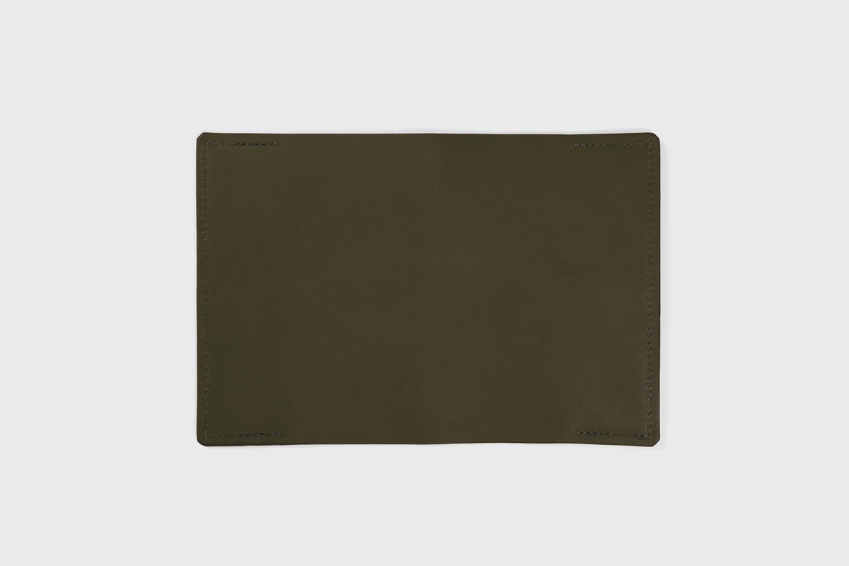 Passport Cover Leather Olive Green Colour Leather Vegetable Tanned Modern Minimal Design Premium Quality Atelier Madre Manuel Dreesmann Barcelona 4