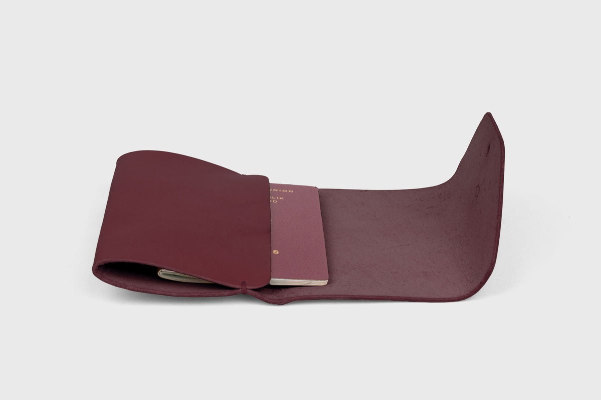 Passport Holder Burgundy Leather Atelier Madre Manuel Dreesmann Barcelona Spain 4