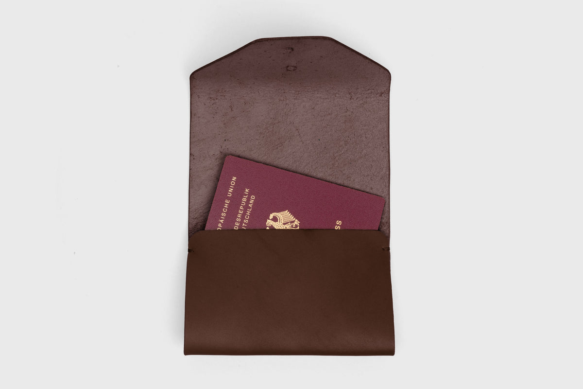 Passport Holder Chocolate Brown Leather Atelier Madre Manuel Dreesmann Barcelona Spain 2