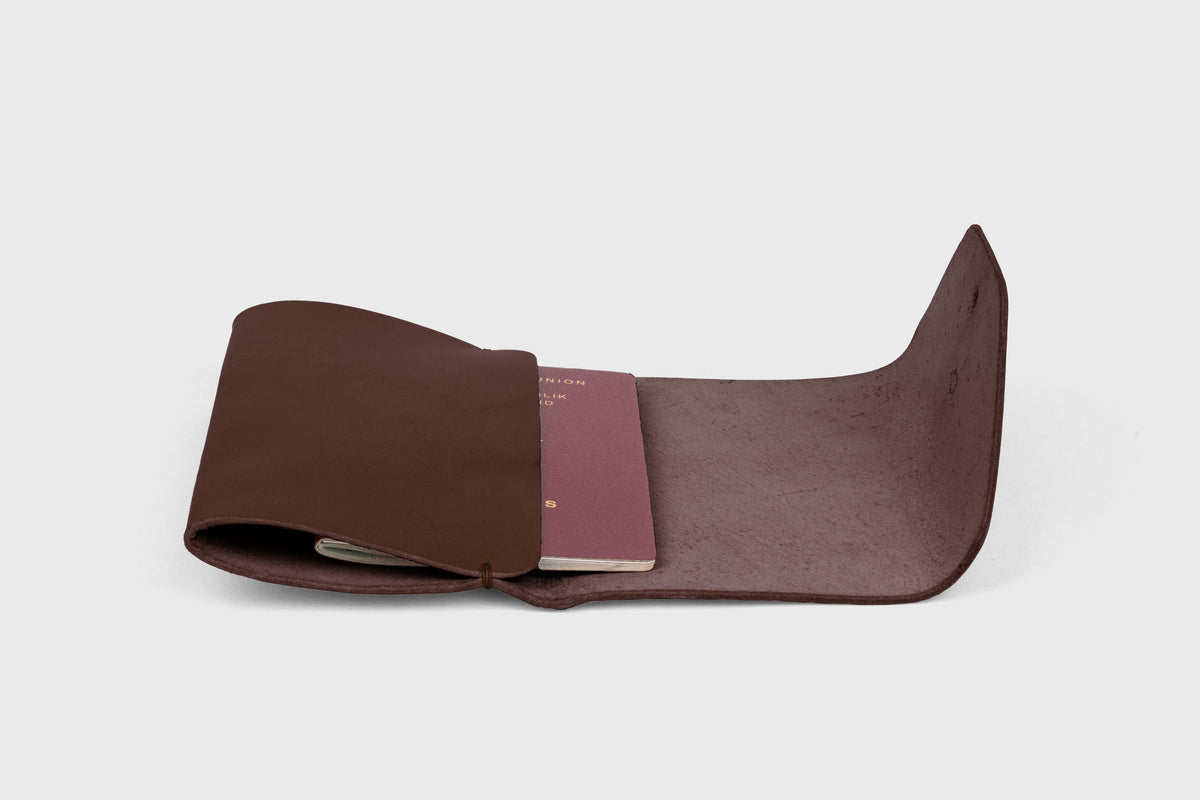 Passport Holder Chocolate Brown Leather Atelier Madre Manuel Dreesmann Barcelona Spain 4