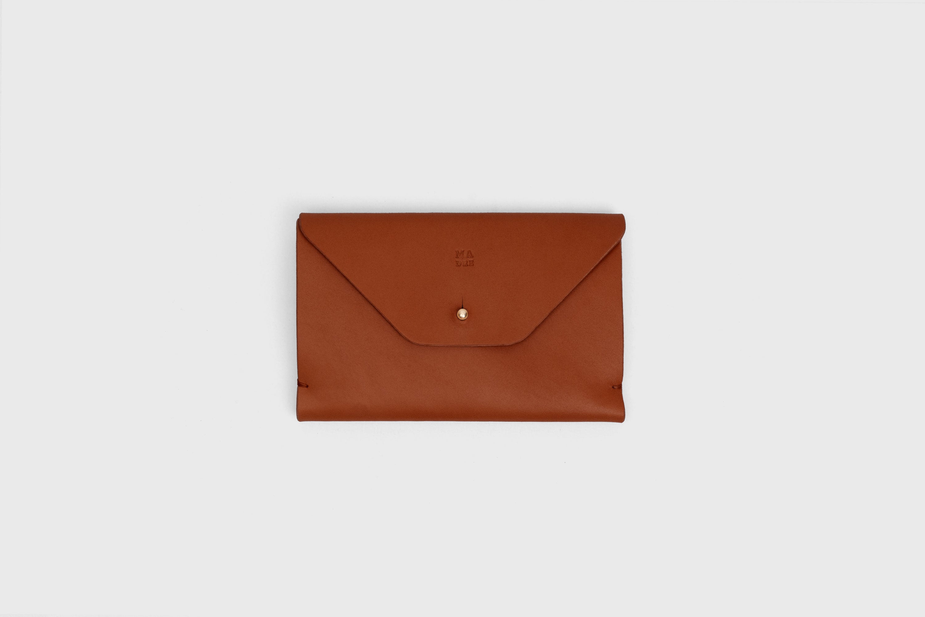 Passport Holder In Dark Brown Color In Vegetable Tanned Leather Minimalistic Design Premium Quality Atelier Madre Manuel Dreesmann Barcelona Spain