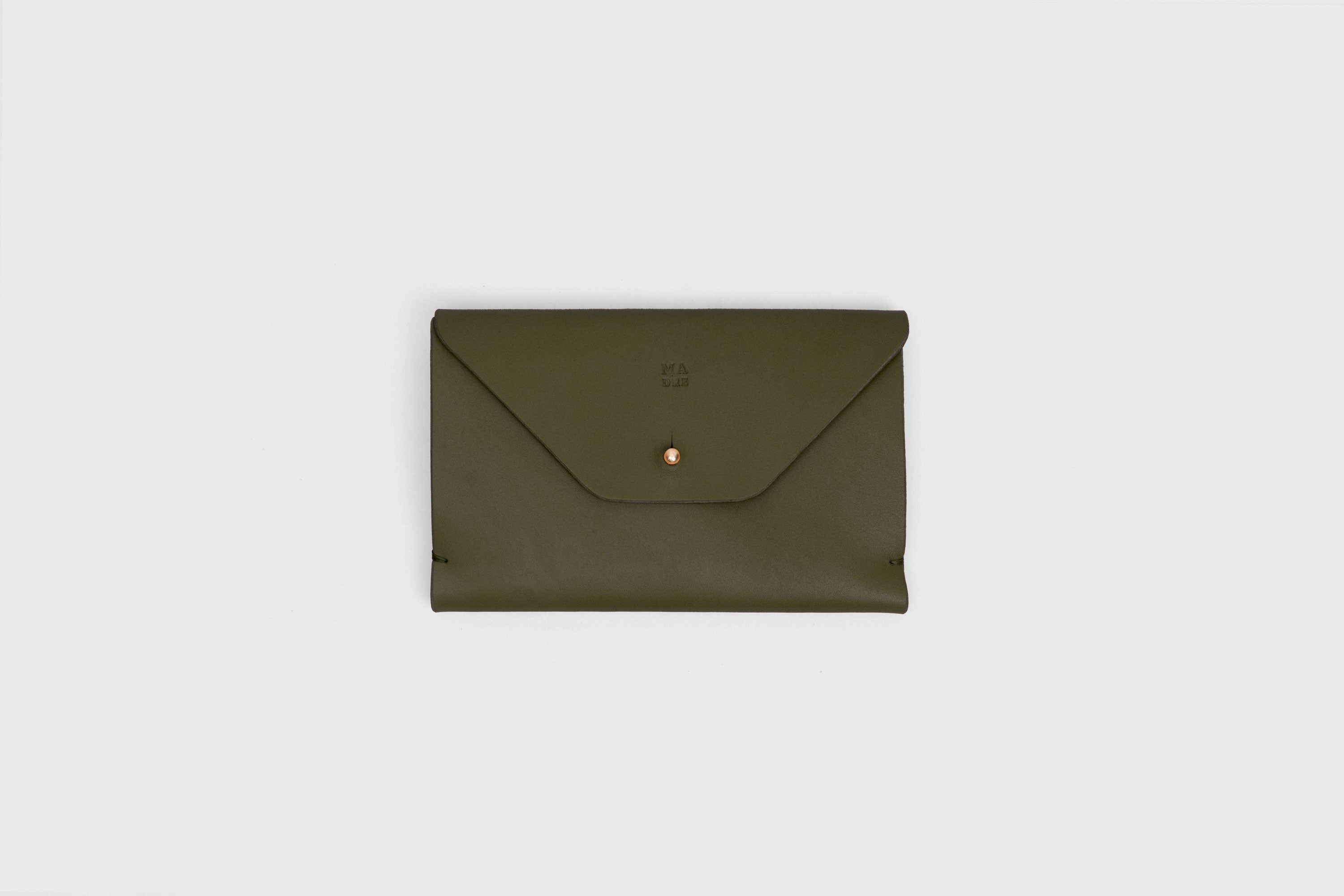 Passport Holder In Olive Green Color In Vegetable Tanned Leather Minimalistic Design Premium Quality Atelier Madre Manuel Dreesmann Barcelona Spain