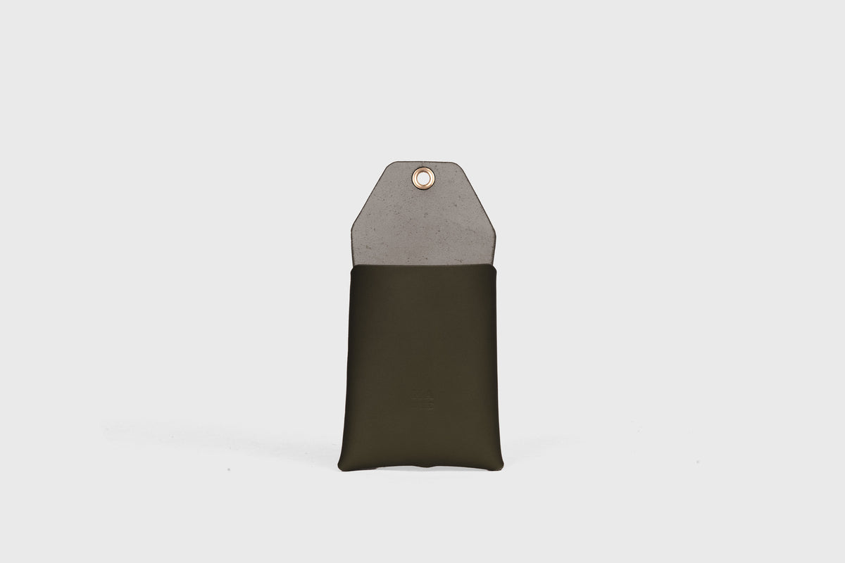 Phone Wall Hanger Olive Green Leather Atelier Madre Manuel Dreesmann Barcelona Spain 1