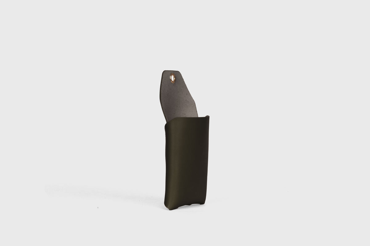 Phone Wall Hanger Olive Green Leather Atelier Madre Manuel Dreesmann Barcelona Spain 2