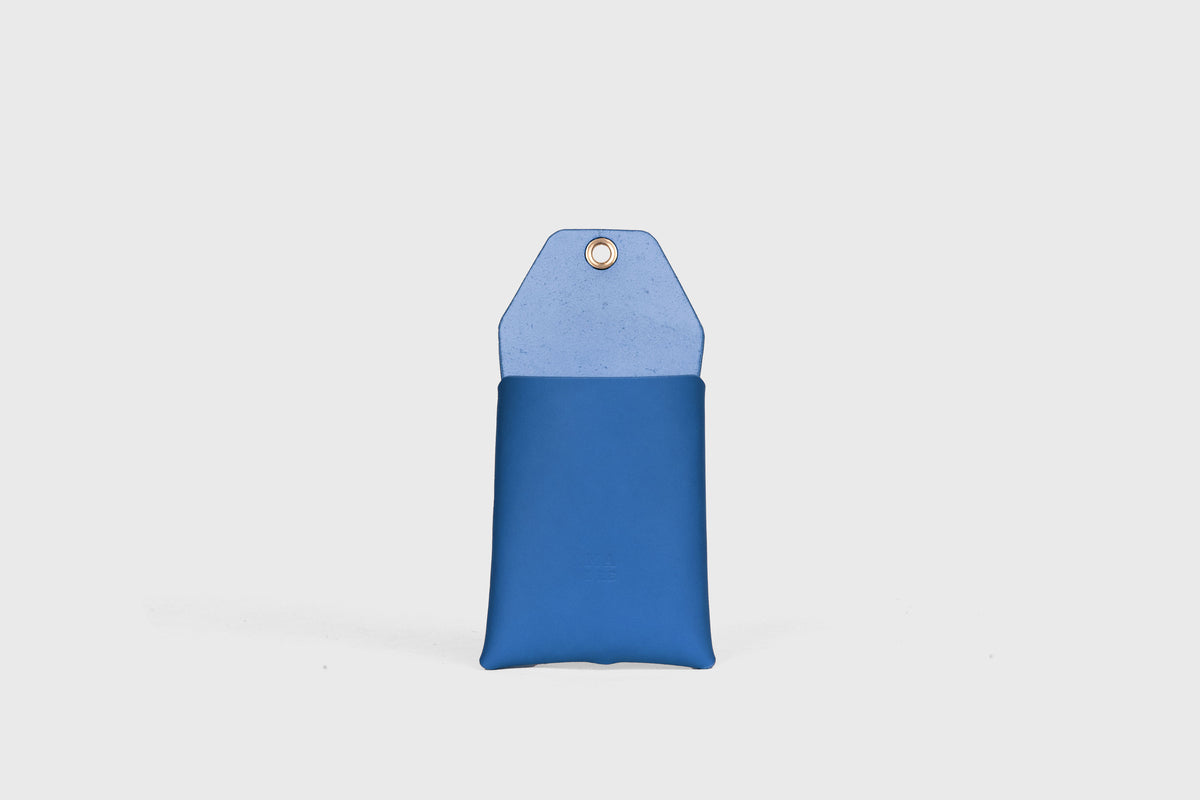 Phone Wall Hanger Royal Blue Leather Atelier Madre Manuel Dreesmann Barcelona Spain 1