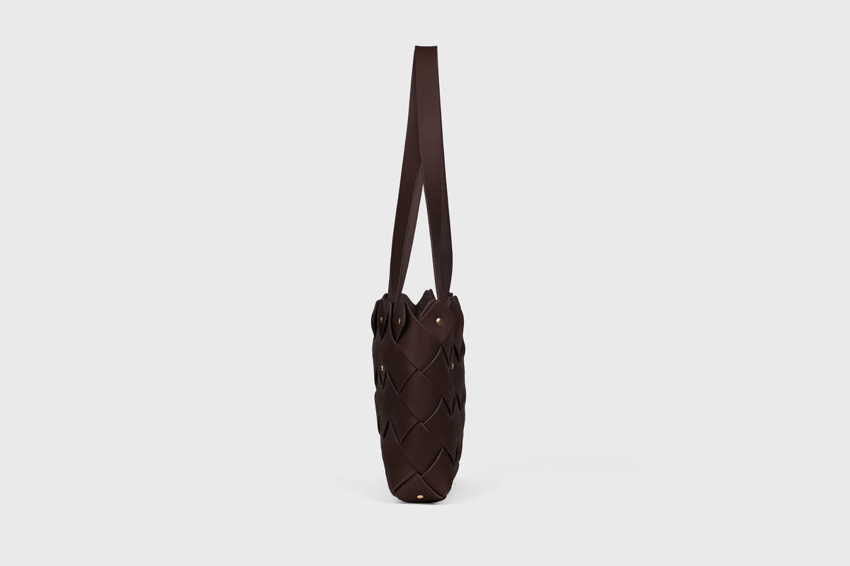 Pine Medium Tote Bag Chocolate Brown Leather Tote Atelier Madre Manuel Dreesmann Barcelona Spain 3