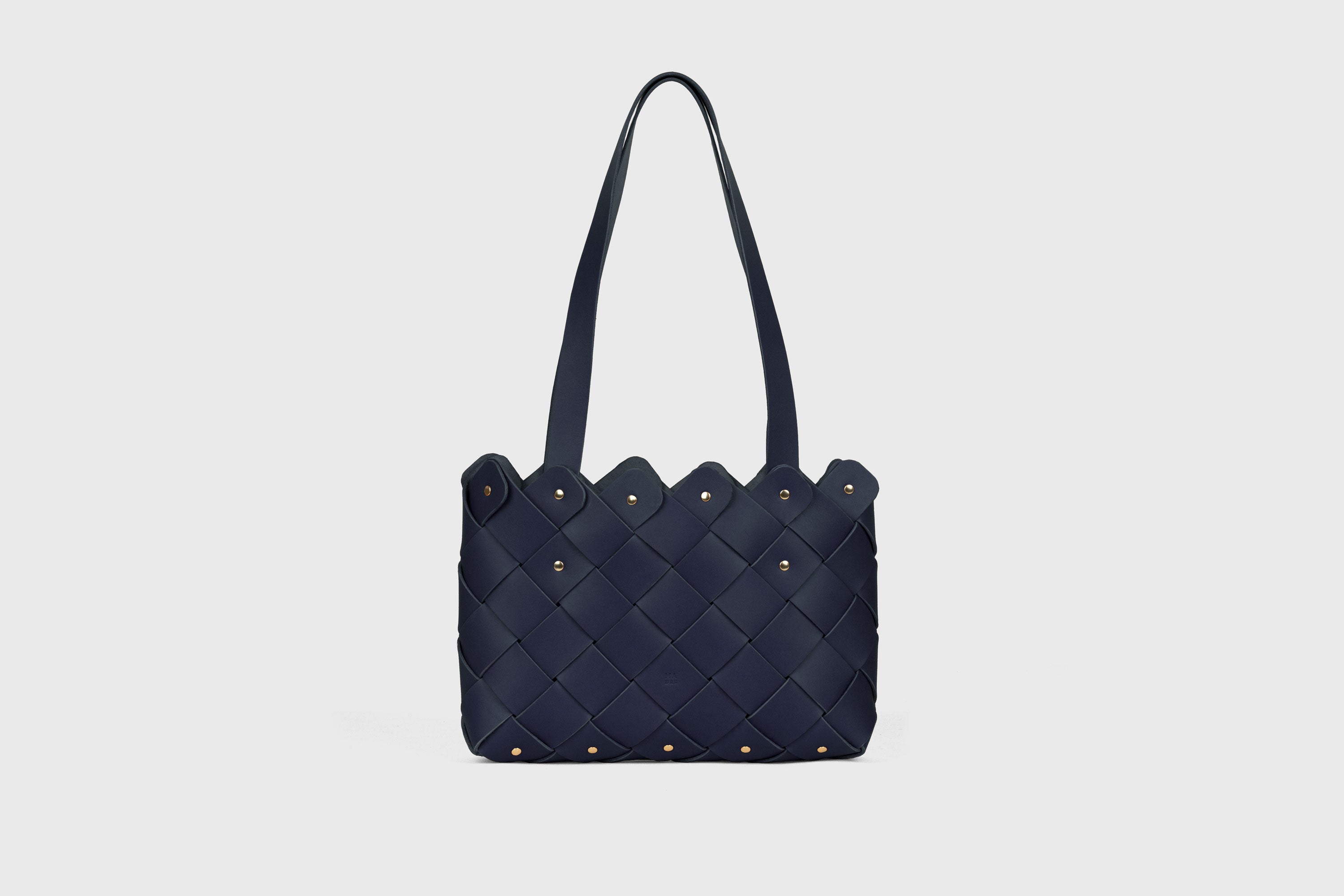 Pine Medium Tote Bag In Marine Blue Color In Vegetable Tanned Leather Woven Structure Atelier Madre Manuel Dreesmann Barcelona Spain