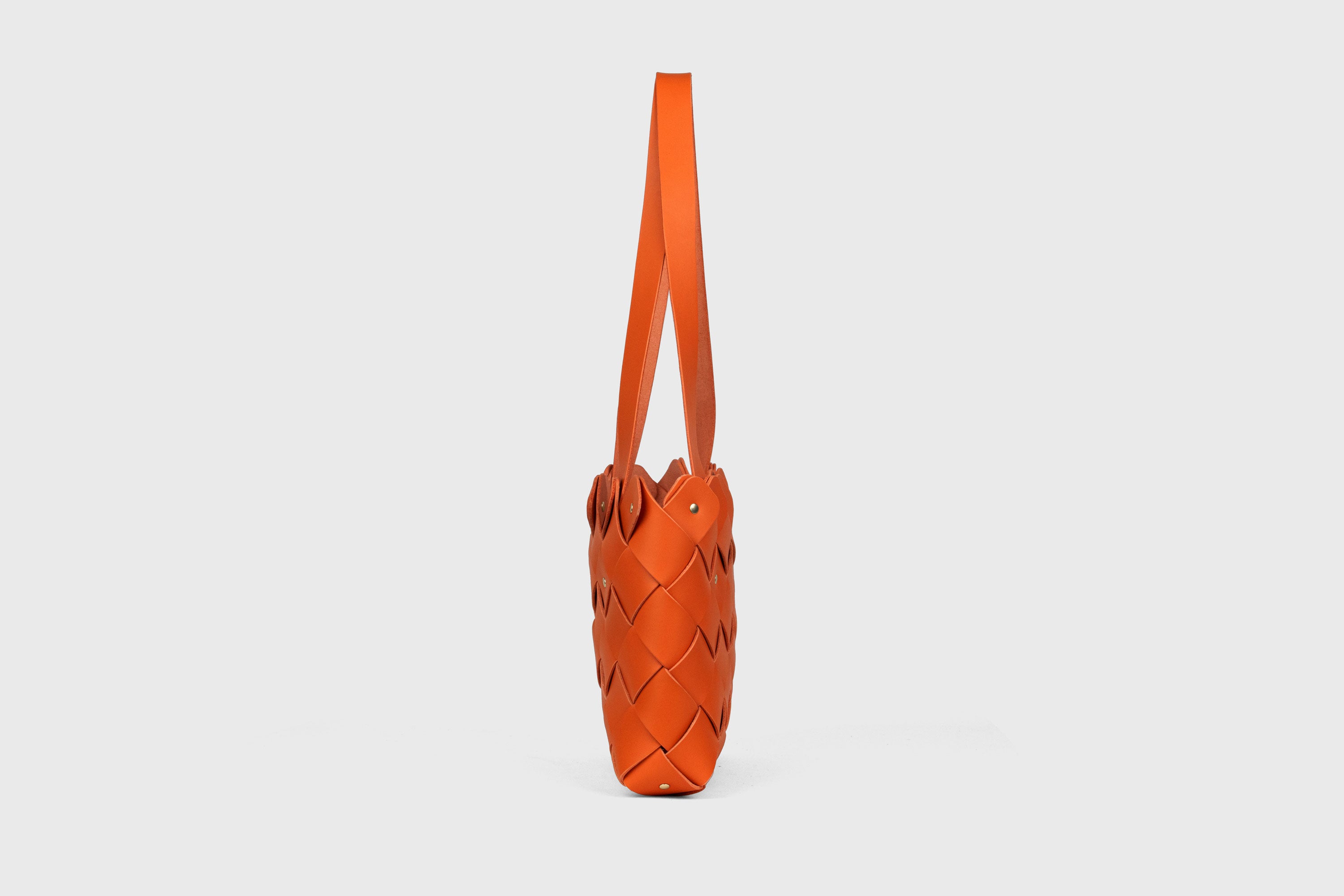 Pine Medium Tote Bag In Orange Color In Vegetable Tanned Leather Woven Structure Atelier Madre Manuel Dreesmann Barcelona Spain