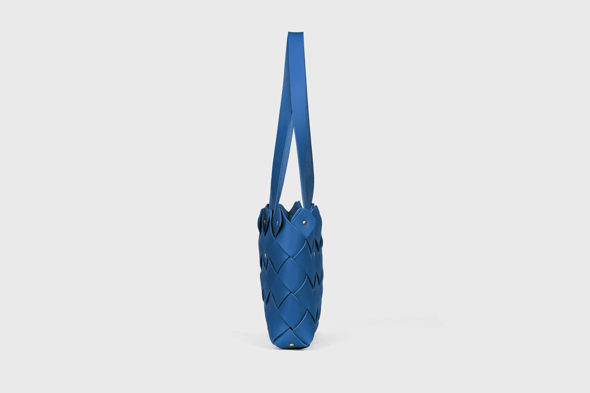 Pine Medium Tote Bag Royal Blue Leather Atelier Madre Manuel Dreesmann Barcelona Spain 3