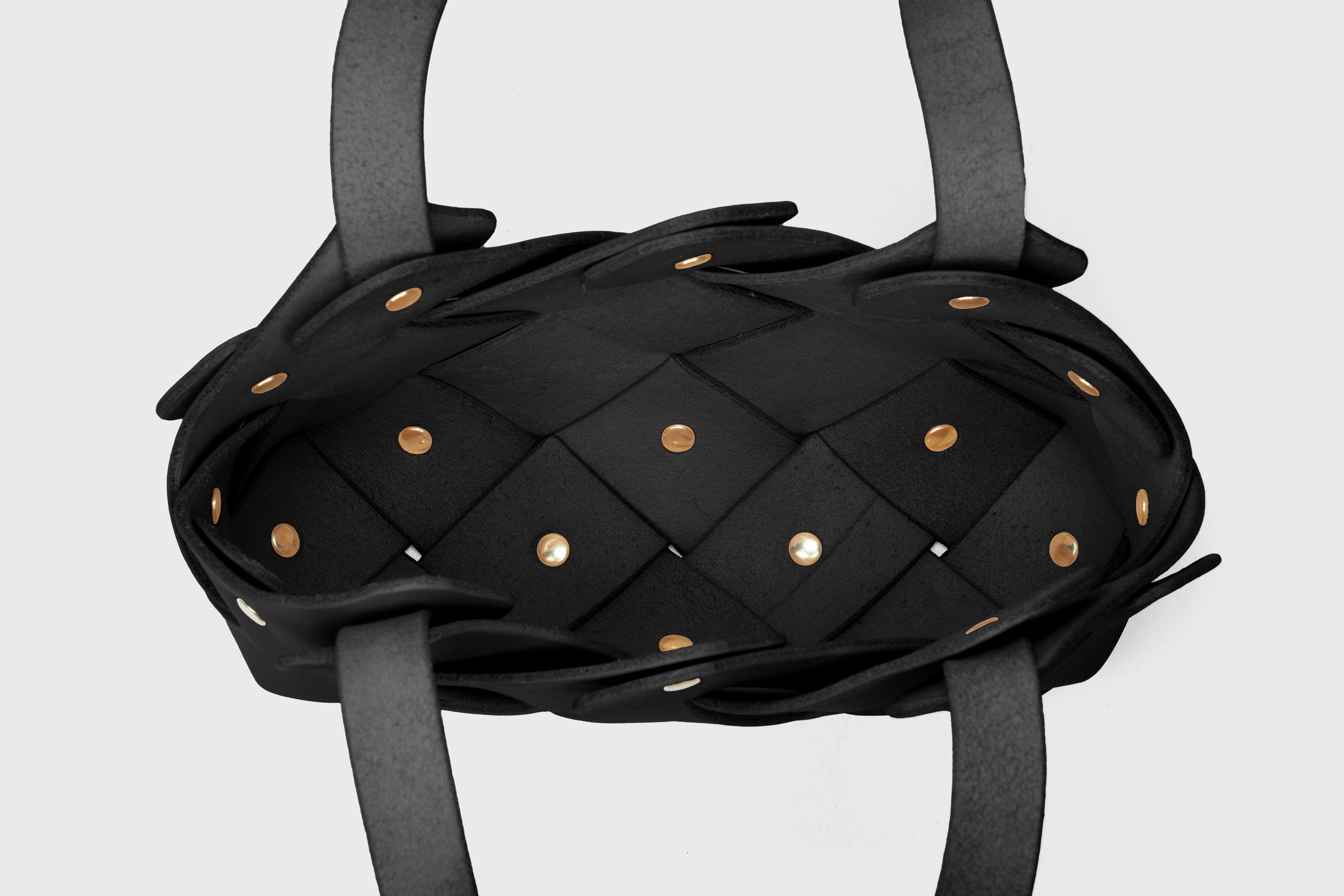 Pine Mini Tote Bag In Black Color In Vegetable Tanned Leather Woven Technique and Brass Rivets Atelier Madre Manuel Dreesmann Barcelona Spain