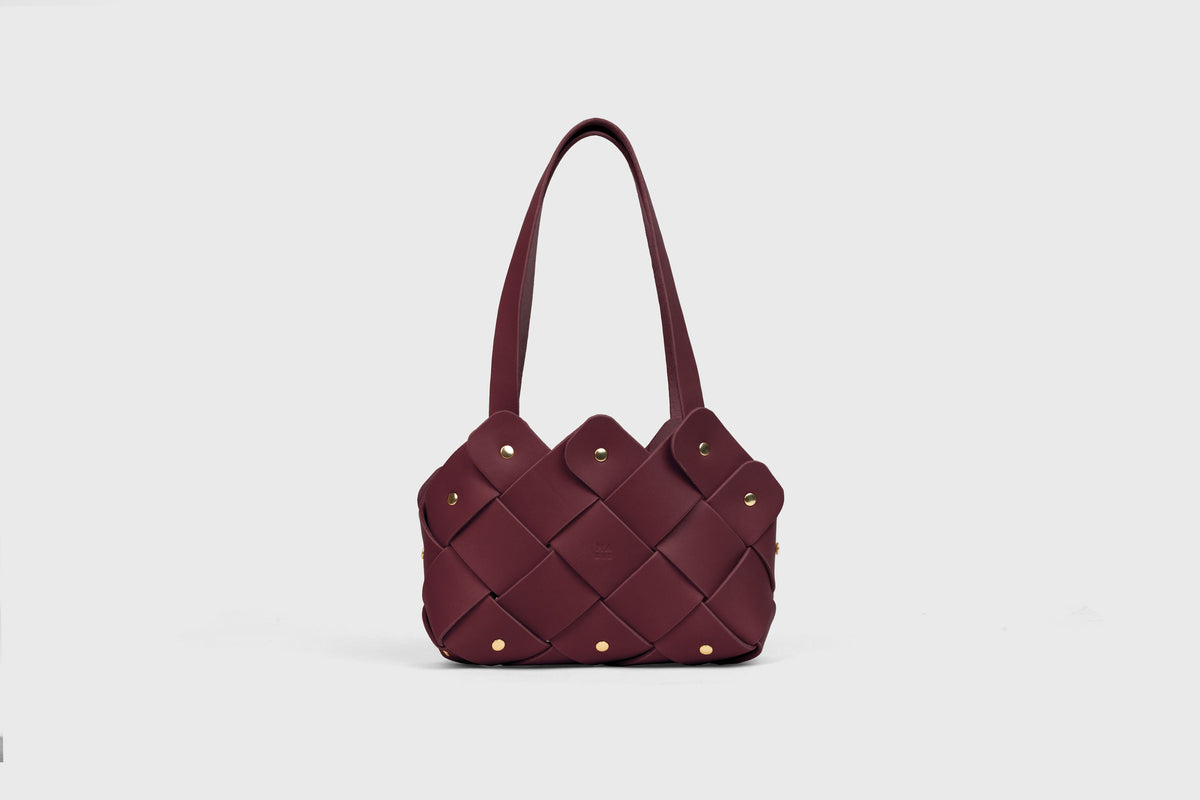 Pine Mini Tote Bag Burgundy Colour Leather Vegetable Tanned Modern Minimal Design Premium Quality Atelier Madre Manuel Dreesmann Barcelona 1