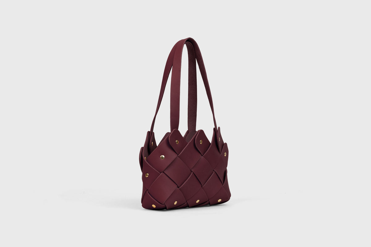 Pine Mini Tote Bag Burgundy Colour Leather Vegetable Tanned Modern Minimal Design Premium Quality Atelier Madre Manuel Dreesmann Barcelona 2