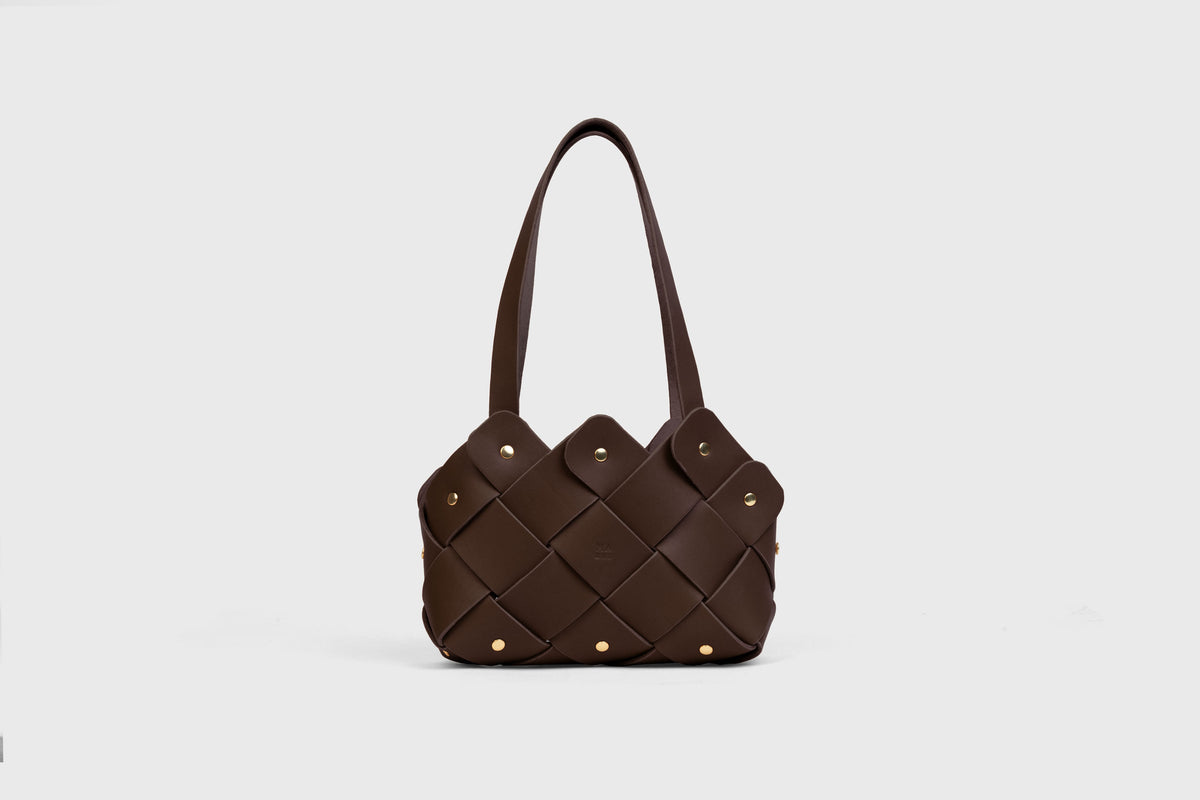 Pine Mini Tote Bag Chocolate Brown Colour Leather Vegetable Tanned Modern Minimal Design Premium Quality Atelier Madre Manuel Dreesmann Barcelona 1