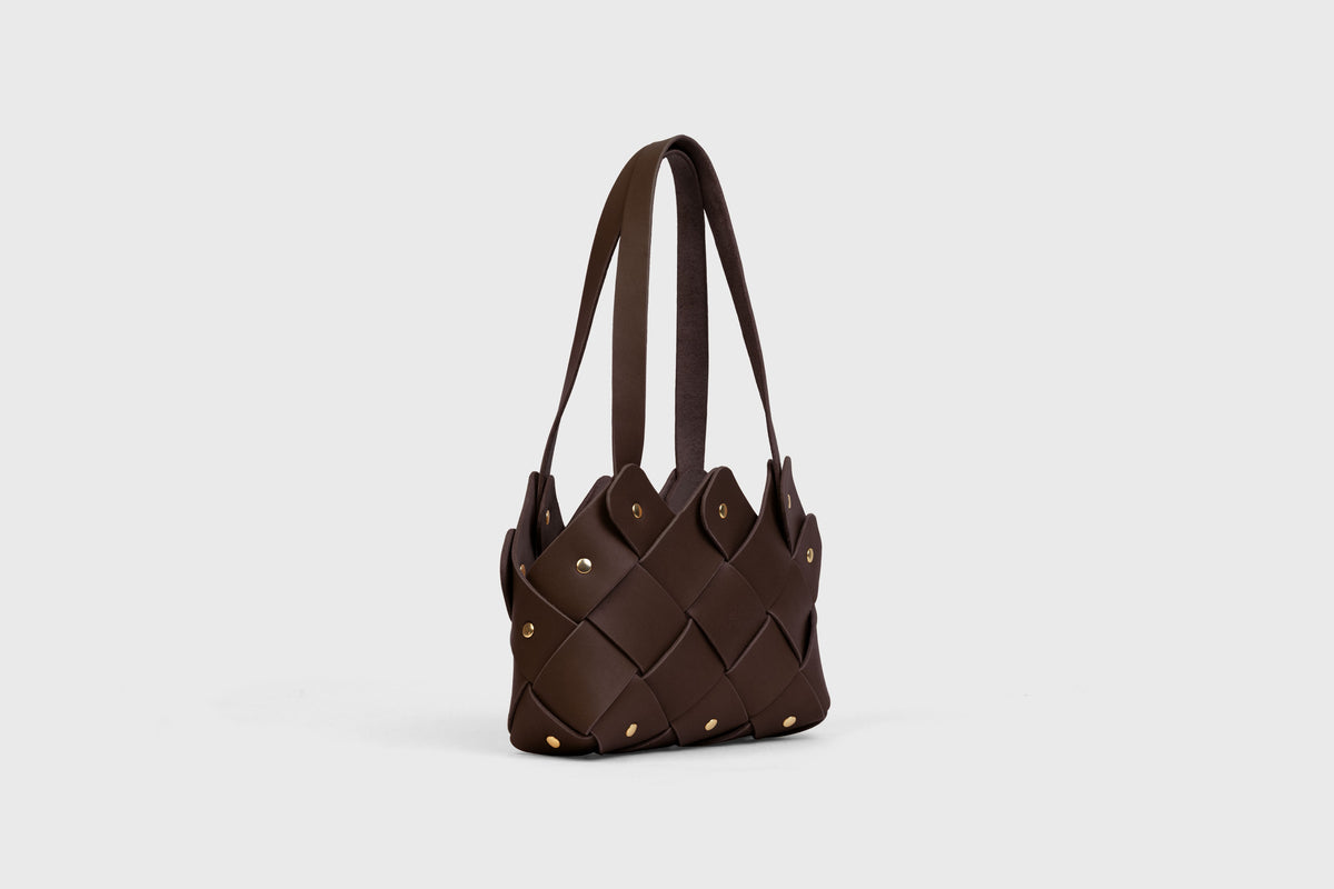 Pine Mini Tote Bag Chocolate Brown Colour Leather Vegetable Tanned Modern Minimal Design Premium Quality Atelier Madre Manuel Dreesmann Barcelona 2