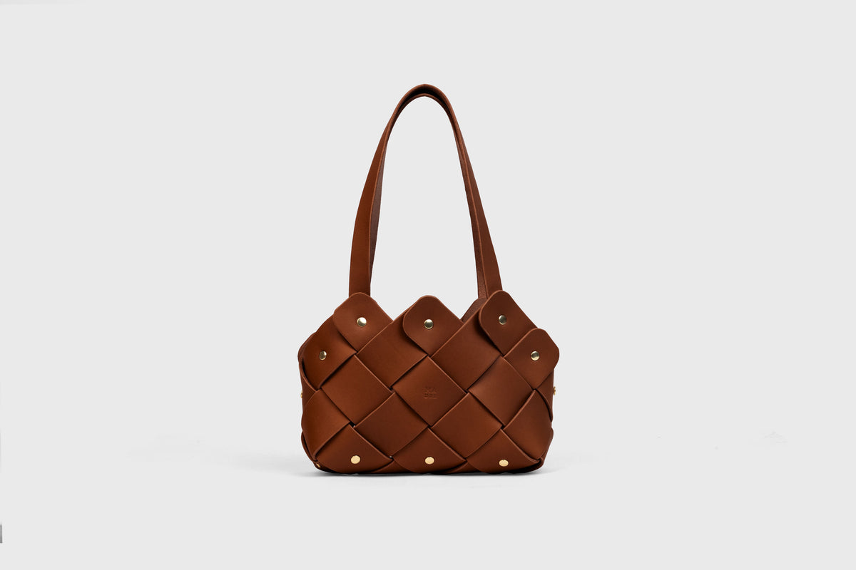 Pine Mini Tote Bag Dark Brown Colour Leather Vegetable Tanned Modern Minimal Design Premium Quality Atelier Madre Manuel Dreesmann Barcelona 2