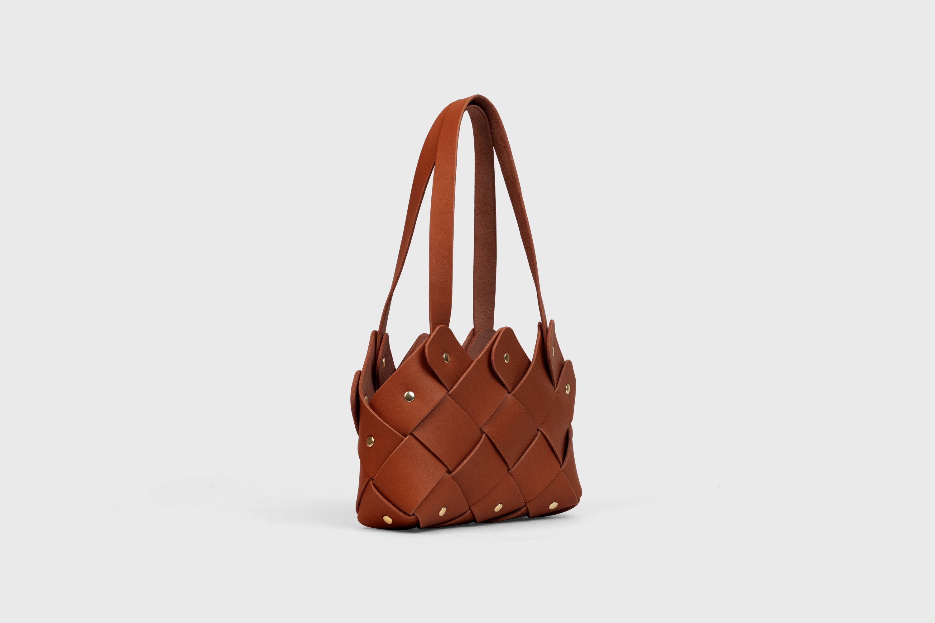 Pine Mini Tote Bag In Dark Brown Color In Vegetable Tanned Leather Woven Technique and Brass Rivets Atelier Madre Manuel Dreesmann Barcelona Spain